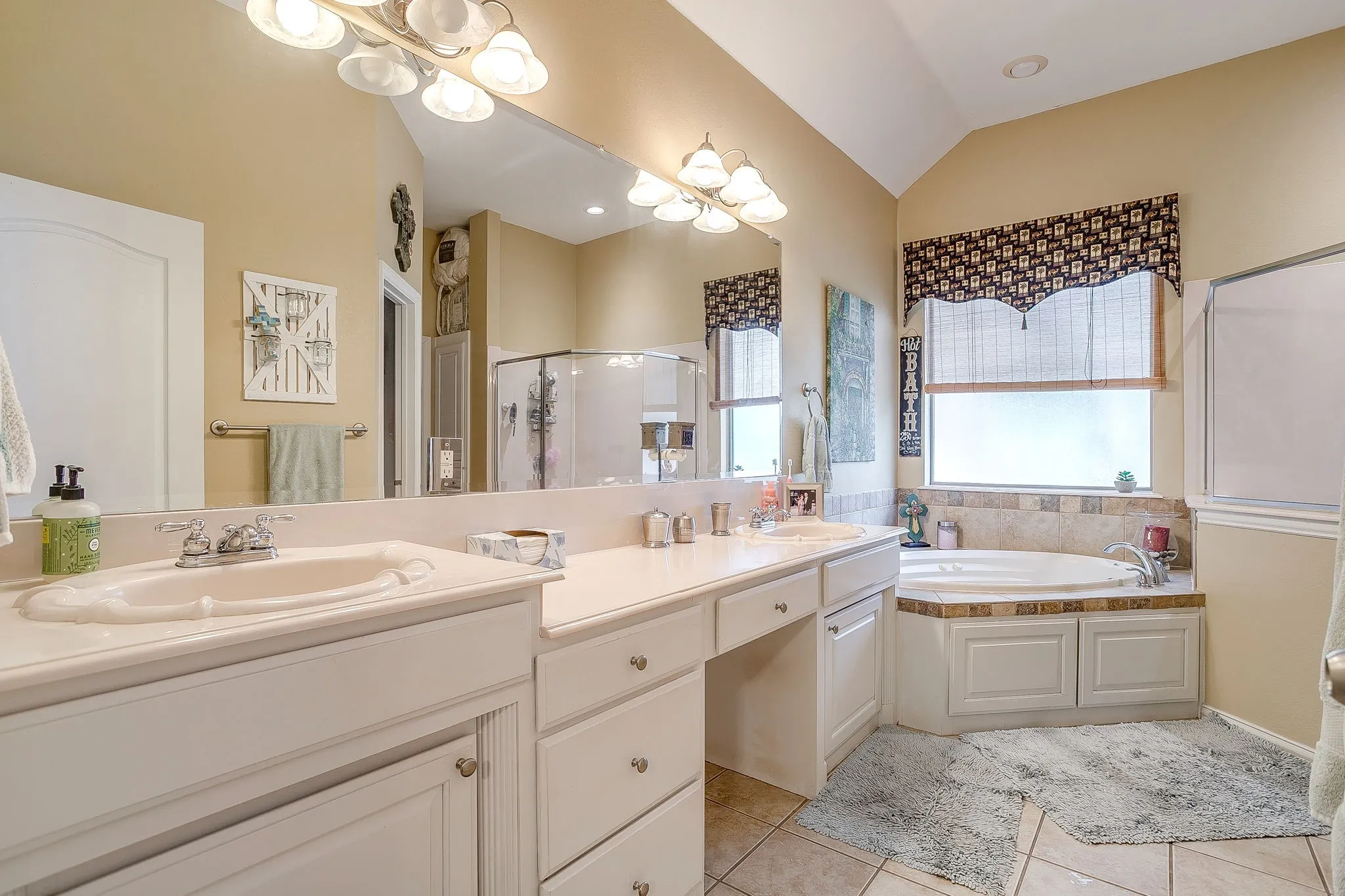Single Family Residence For Sale in Tarrant County , 709 Lonesome Prairie Trail, Haslet, Texas 76052, 4 Bedroom, 2 Bathroom, 3 Garage spaces, 2,234 Sqft, built in 2002, mls#21288101, Real Estate Agent in Haslet, Homes For Sale in Tarrant county, Homes For Sale in Haslet, Realtor in Haslet Texas, Real Estate Brokerage Independent Realty Texas, Luminita Cordes Realtor