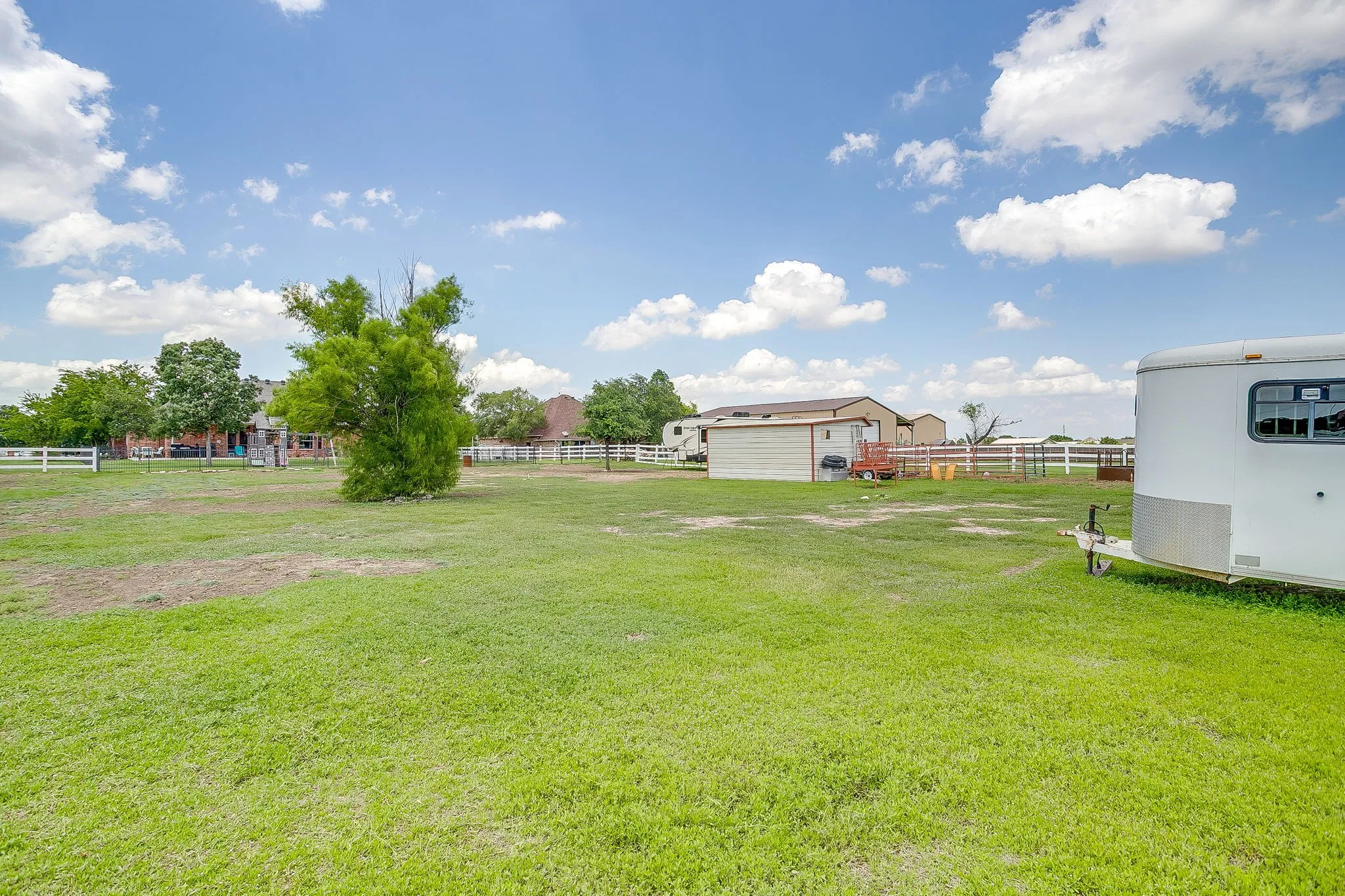 Single Family Residence For Sale in Tarrant County , 709 Lonesome Prairie Trail, Haslet, Texas 76052, 4 Bedroom, 2 Bathroom, 3 Garage spaces, 2,234 Sqft, built in 2002, mls#21288101, Real Estate Agent in Haslet, Homes For Sale in Tarrant county, Homes For Sale in Haslet, Realtor in Haslet Texas, Real Estate Brokerage Independent Realty Texas, Luminita Cordes Realtor