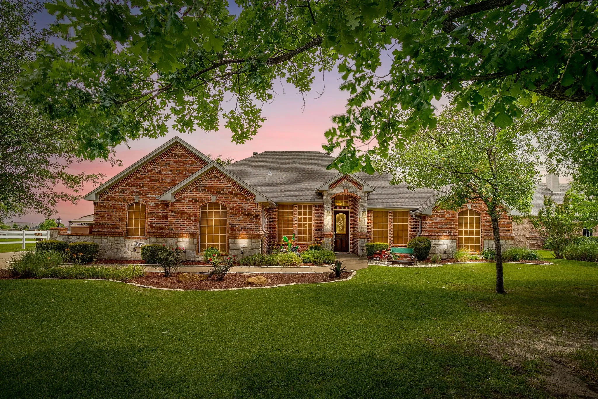 Single Family Residence For Sale in Tarrant County , 709 Lonesome Prairie Trail, Haslet, Texas 76052, 4 Bedroom, 2 Bathroom, 3 Garage spaces, 2,234 Sqft, built in 2002, mls#21288101, Real Estate Agent in Haslet, Homes For Sale in Tarrant county, Homes For Sale in Haslet, Realtor in Haslet Texas, Real Estate Brokerage Independent Realty Texas, Luminita Cordes Realtor