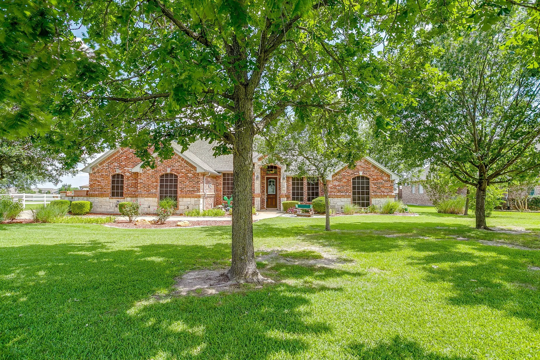 Single Family Residence For Sale in Tarrant County , 709 Lonesome Prairie Trail, Haslet, Texas 76052, 4 Bedroom, 2 Bathroom, 3 Garage spaces, 2,234 Sqft, built in 2002, mls#21288101, Real Estate Agent in Haslet, Homes For Sale in Tarrant county, Homes For Sale in Haslet, Realtor in Haslet Texas, Real Estate Brokerage Independent Realty Texas, Luminita Cordes Realtor