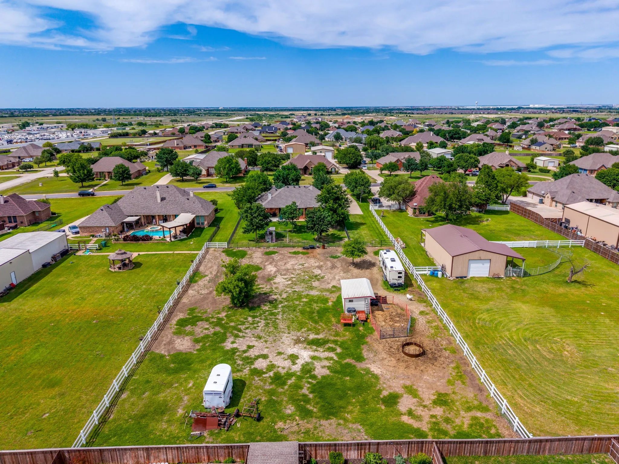 Single Family Residence For Sale in Tarrant County , 709 Lonesome Prairie Trail, Haslet, Texas 76052, 4 Bedroom, 2 Bathroom, 3 Garage spaces, 2,234 Sqft, built in 2002, mls#21288101, Real Estate Agent in Haslet, Homes For Sale in Tarrant county, Homes For Sale in Haslet, Realtor in Haslet Texas, Real Estate Brokerage Independent Realty Texas, Luminita Cordes Realtor