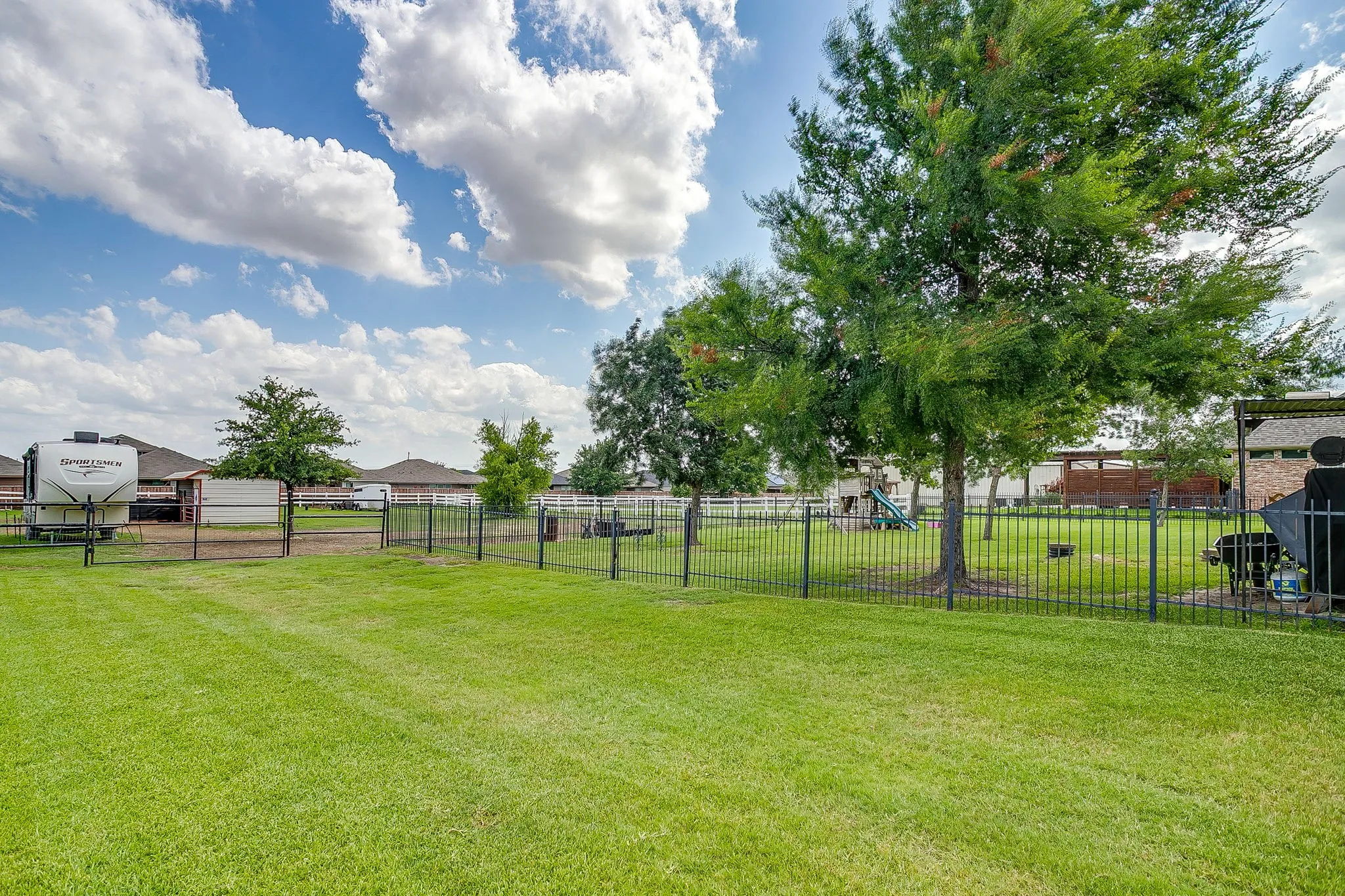 Single Family Residence For Sale in Tarrant County , 709 Lonesome Prairie Trail, Haslet, Texas 76052, 4 Bedroom, 2 Bathroom, 3 Garage spaces, 2,234 Sqft, built in 2002, mls#21288101, Real Estate Agent in Haslet, Homes For Sale in Tarrant county, Homes For Sale in Haslet, Realtor in Haslet Texas, Real Estate Brokerage Independent Realty Texas, Luminita Cordes Realtor
