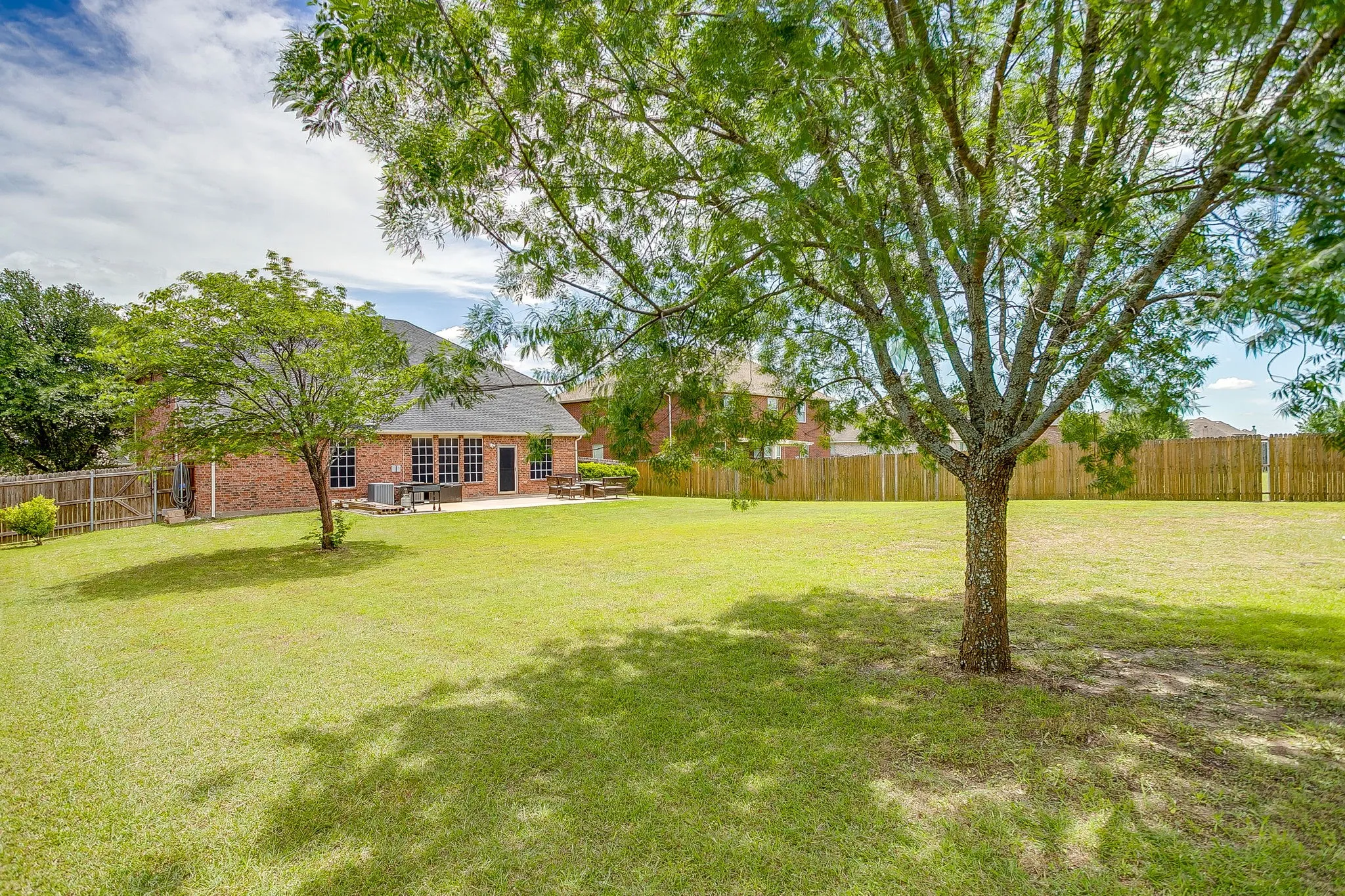 Single Family Residence For Sale in Dallas County , 1607 Willow Lane, Cedar Hill, Texas 75104, 4 Bedroom, 3 Bathroom, 2 Garage spaces, 3,277 Sqft, built in 2005, mls#21266204, Real Estate Agent in Cedar Hill, Homes For Sale in Dallas county, Homes For Sale in Cedar Hill, Realtor in Cedar Hill Texas, Real Estate Brokerage Independent Realty Texas, Luminita Cordes Realtor