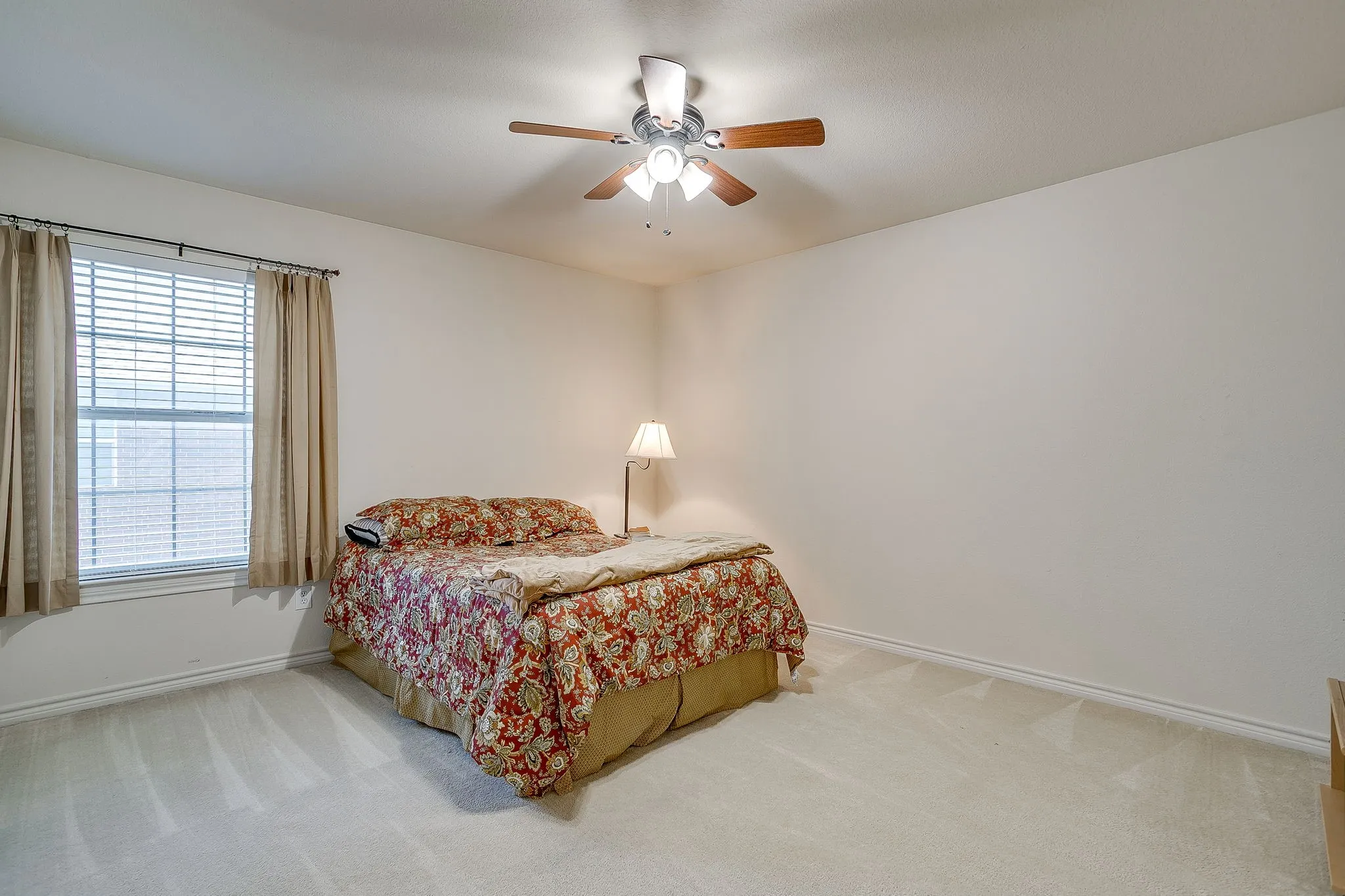 Single Family Residence For Sale in Dallas County , 1607 Willow Lane, Cedar Hill, Texas 75104, 4 Bedroom, 3 Bathroom, 2 Garage spaces, 3,277 Sqft, built in 2005, mls#21266204, Real Estate Agent in Cedar Hill, Homes For Sale in Dallas county, Homes For Sale in Cedar Hill, Realtor in Cedar Hill Texas, Real Estate Brokerage Independent Realty Texas, Luminita Cordes Realtor