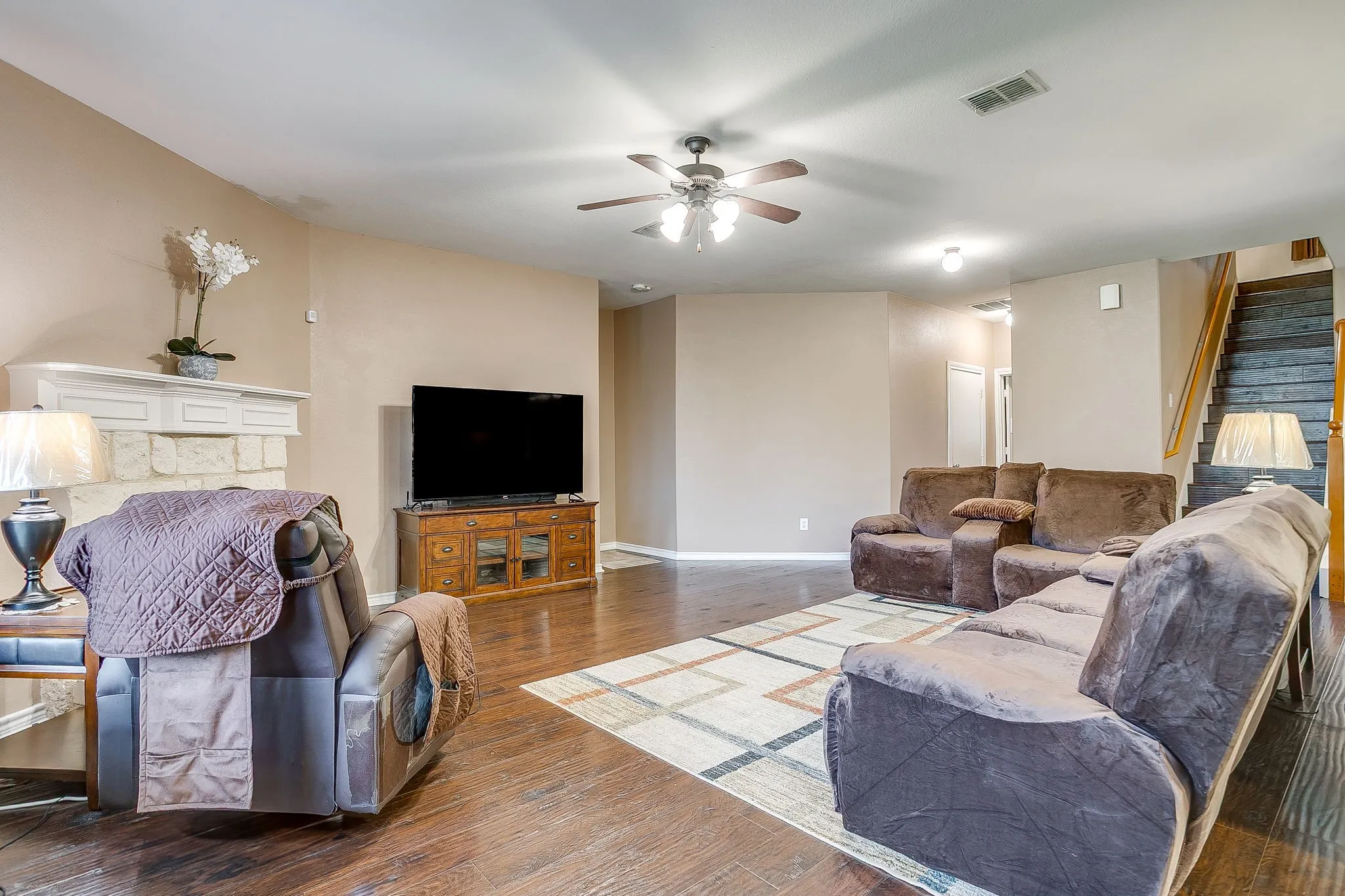 Single Family Residence For Sale in Dallas County , 1607 Willow Lane, Cedar Hill, Texas 75104, 4 Bedroom, 3 Bathroom, 2 Garage spaces, 3,277 Sqft, built in 2005, mls#21266204, Real Estate Agent in Cedar Hill, Homes For Sale in Dallas county, Homes For Sale in Cedar Hill, Realtor in Cedar Hill Texas, Real Estate Brokerage Independent Realty Texas, Luminita Cordes Realtor