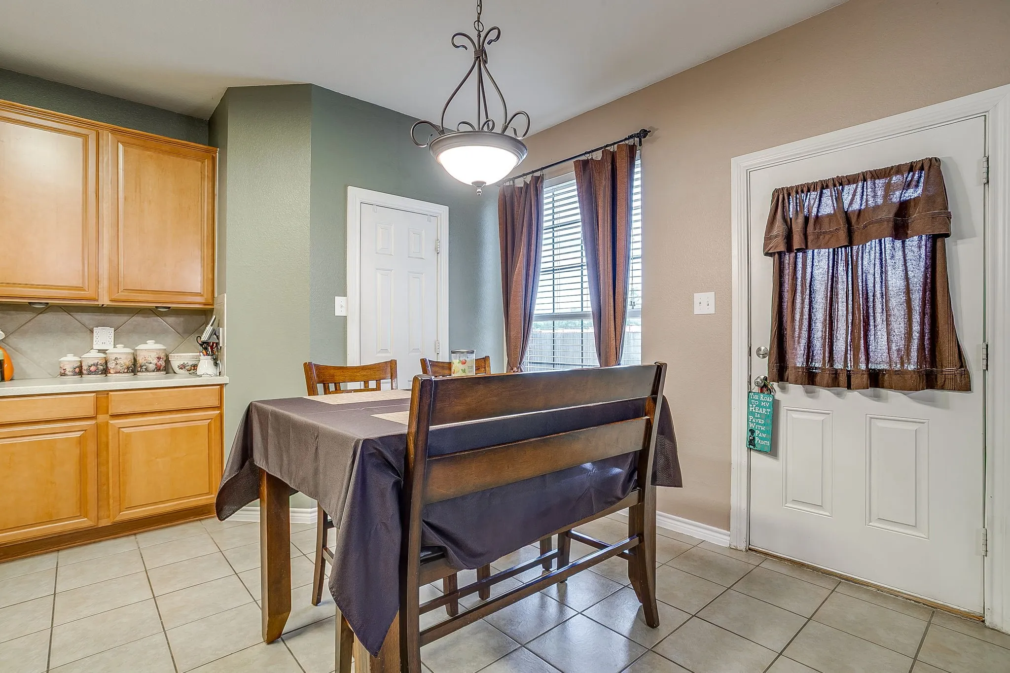 Single Family Residence For Sale in Dallas County , 1607 Willow Lane, Cedar Hill, Texas 75104, 4 Bedroom, 3 Bathroom, 2 Garage spaces, 3,277 Sqft, built in 2005, mls#21266204, Real Estate Agent in Cedar Hill, Homes For Sale in Dallas county, Homes For Sale in Cedar Hill, Realtor in Cedar Hill Texas, Real Estate Brokerage Independent Realty Texas, Luminita Cordes Realtor