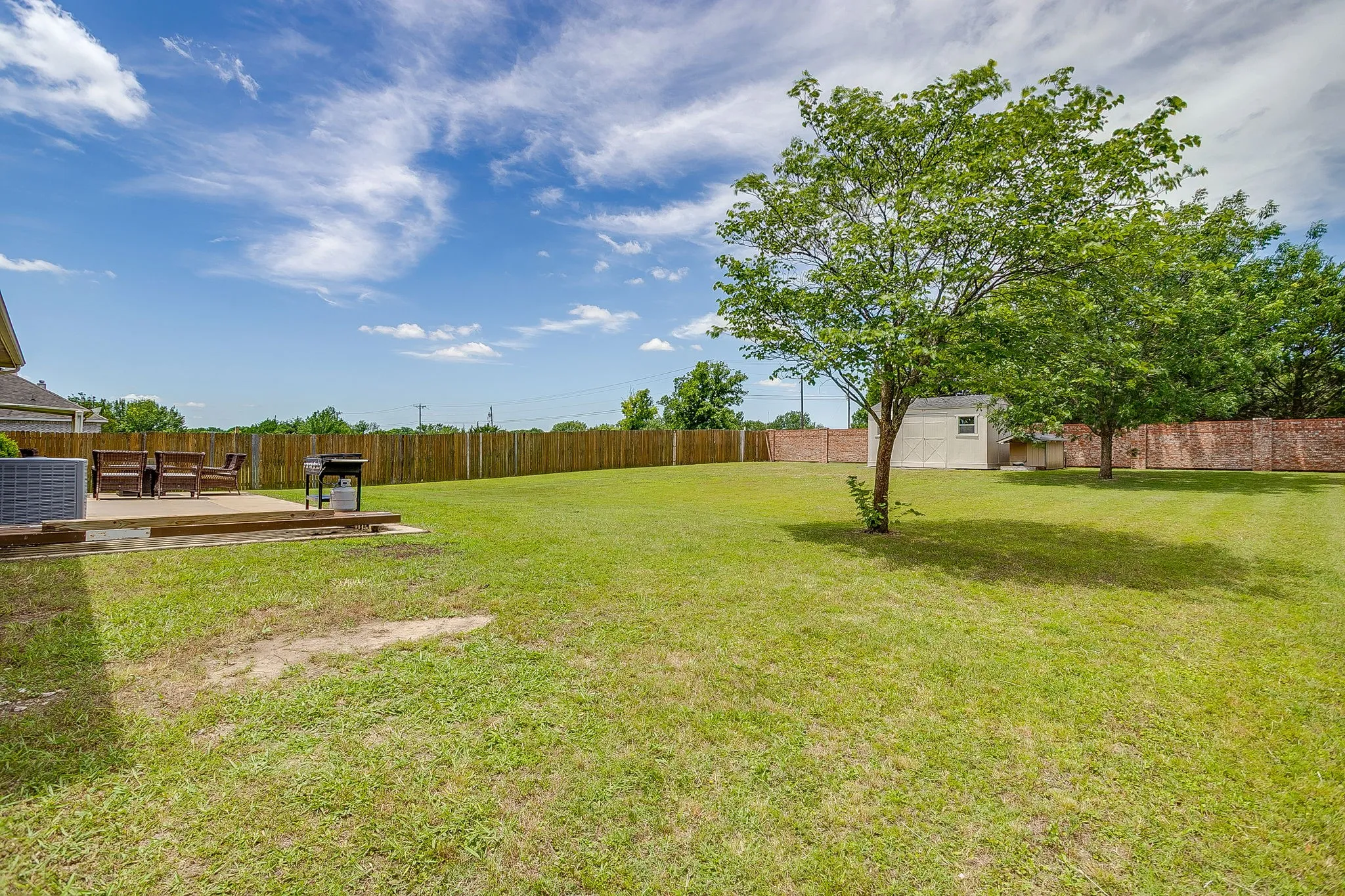 Single Family Residence For Sale in Dallas County , 1607 Willow Lane, Cedar Hill, Texas 75104, 4 Bedroom, 3 Bathroom, 2 Garage spaces, 3,277 Sqft, built in 2005, mls#21266204, Real Estate Agent in Cedar Hill, Homes For Sale in Dallas county, Homes For Sale in Cedar Hill, Realtor in Cedar Hill Texas, Real Estate Brokerage Independent Realty Texas, Luminita Cordes Realtor