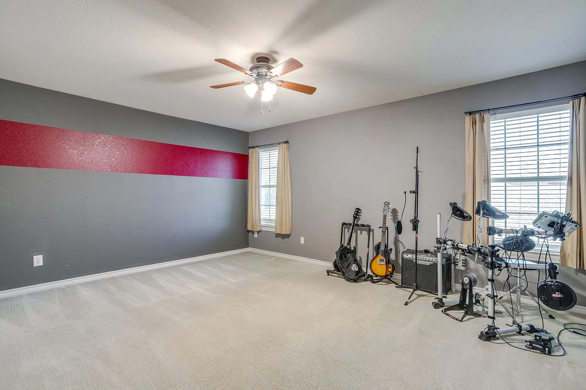 Single Family Residence For Sale in Dallas County , 1607 Willow Lane, Cedar Hill, Texas 75104, 4 Bedroom, 3 Bathroom, 2 Garage spaces, 3,277 Sqft, built in 2005, mls#21266204, Real Estate Agent in Cedar Hill, Homes For Sale in Dallas county, Homes For Sale in Cedar Hill, Realtor in Cedar Hill Texas, Real Estate Brokerage Independent Realty Texas, Luminita Cordes Realtor