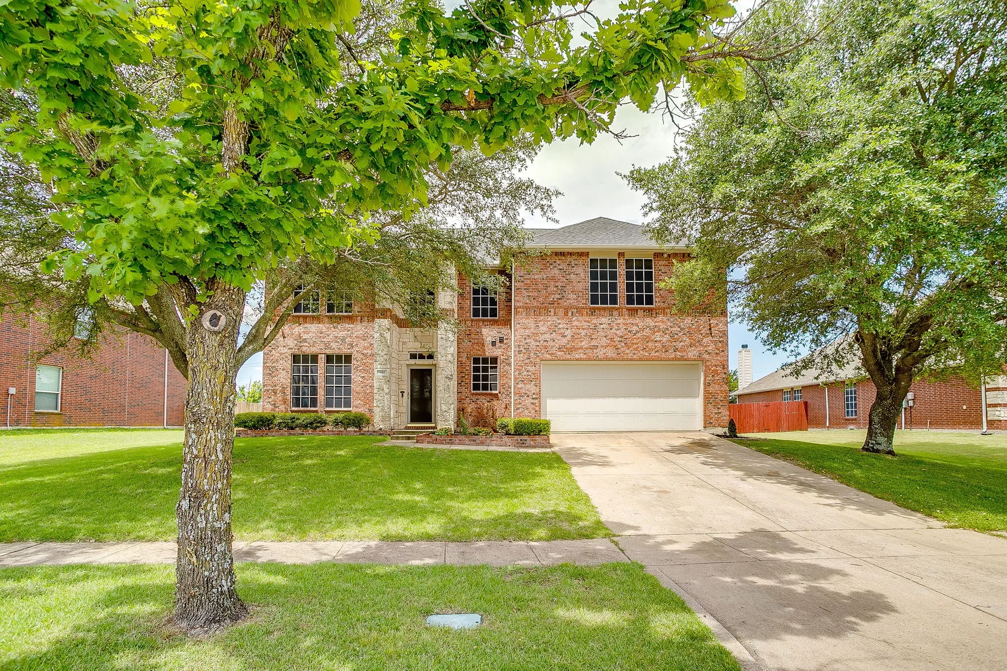 Single Family Residence For Sale in Dallas County , 1607 Willow Lane, Cedar Hill, Texas 75104, 4 Bedroom, 3 Bathroom, 2 Garage spaces, 3,277 Sqft, built in 2005, mls#21266204, Real Estate Agent in Cedar Hill, Homes For Sale in Dallas county, Homes For Sale in Cedar Hill, Realtor in Cedar Hill Texas, Real Estate Brokerage Independent Realty Texas, Luminita Cordes Realtor