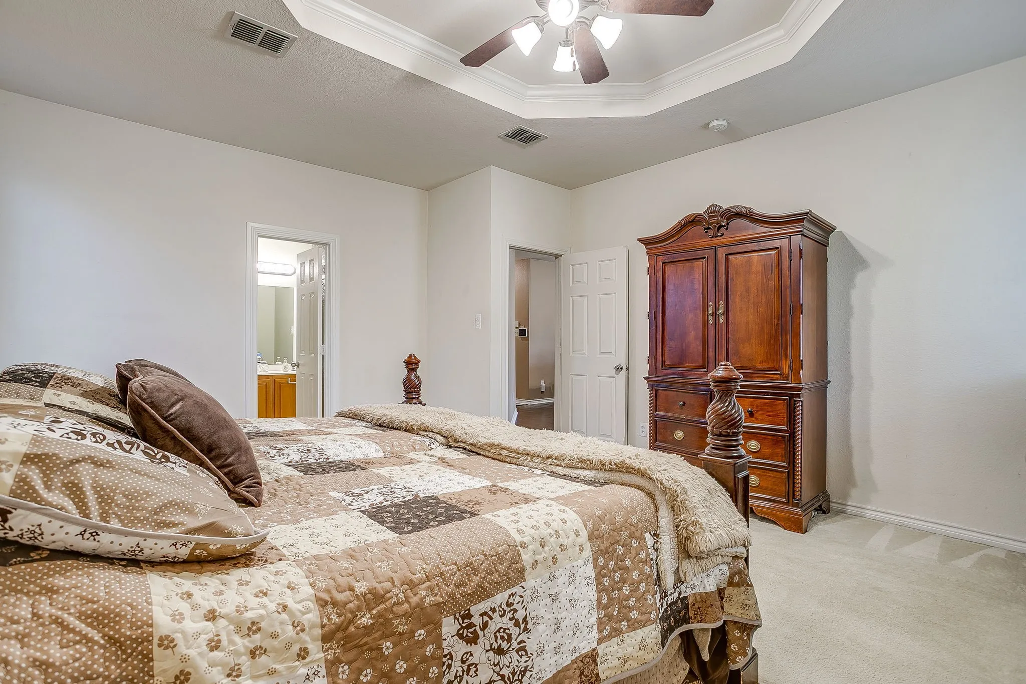 Single Family Residence For Sale in Dallas County , 1607 Willow Lane, Cedar Hill, Texas 75104, 4 Bedroom, 3 Bathroom, 2 Garage spaces, 3,277 Sqft, built in 2005, mls#21266204, Real Estate Agent in Cedar Hill, Homes For Sale in Dallas county, Homes For Sale in Cedar Hill, Realtor in Cedar Hill Texas, Real Estate Brokerage Independent Realty Texas, Luminita Cordes Realtor