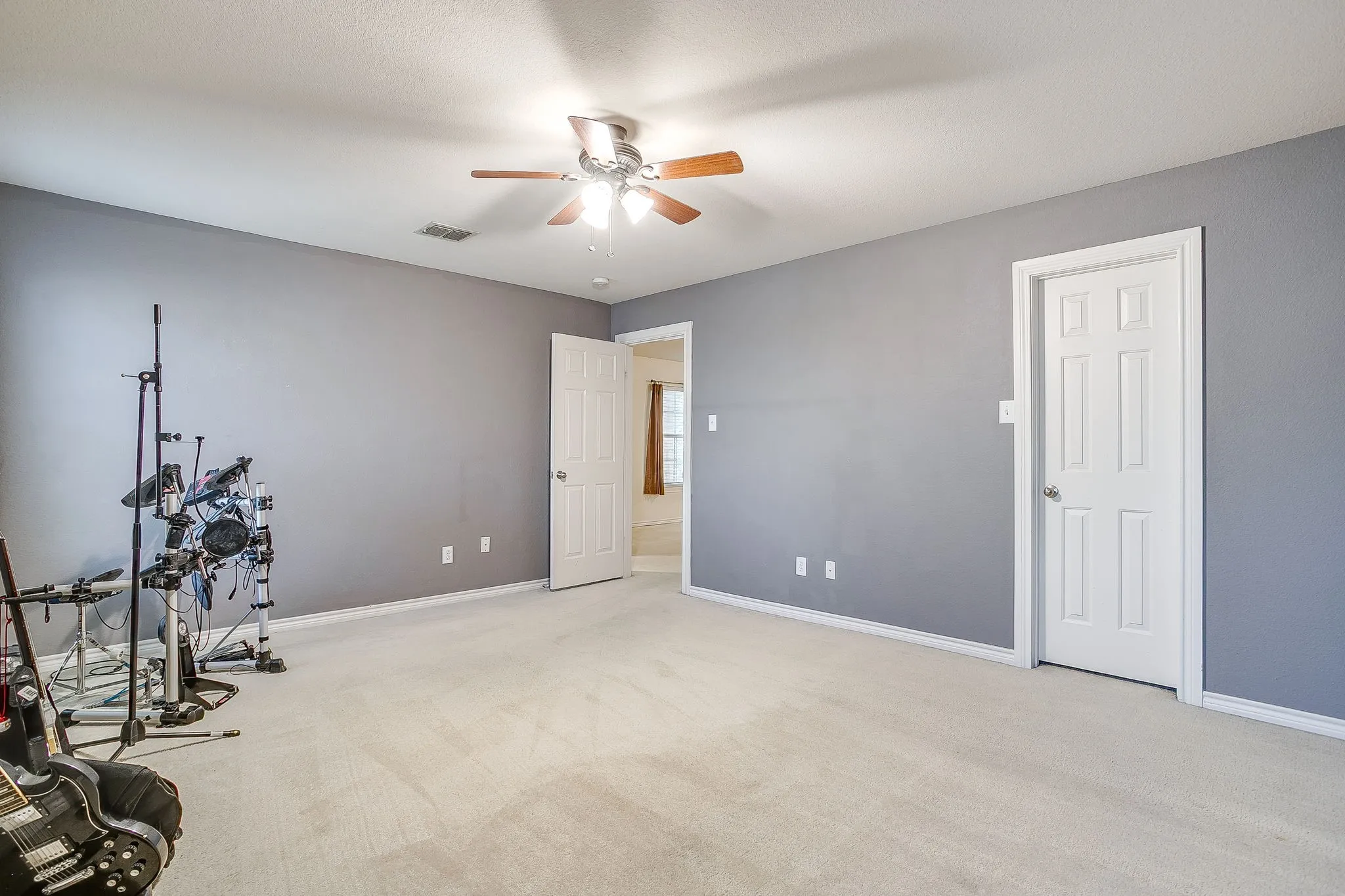 Single Family Residence For Sale in Dallas County , 1607 Willow Lane, Cedar Hill, Texas 75104, 4 Bedroom, 3 Bathroom, 2 Garage spaces, 3,277 Sqft, built in 2005, mls#21266204, Real Estate Agent in Cedar Hill, Homes For Sale in Dallas county, Homes For Sale in Cedar Hill, Realtor in Cedar Hill Texas, Real Estate Brokerage Independent Realty Texas, Luminita Cordes Realtor