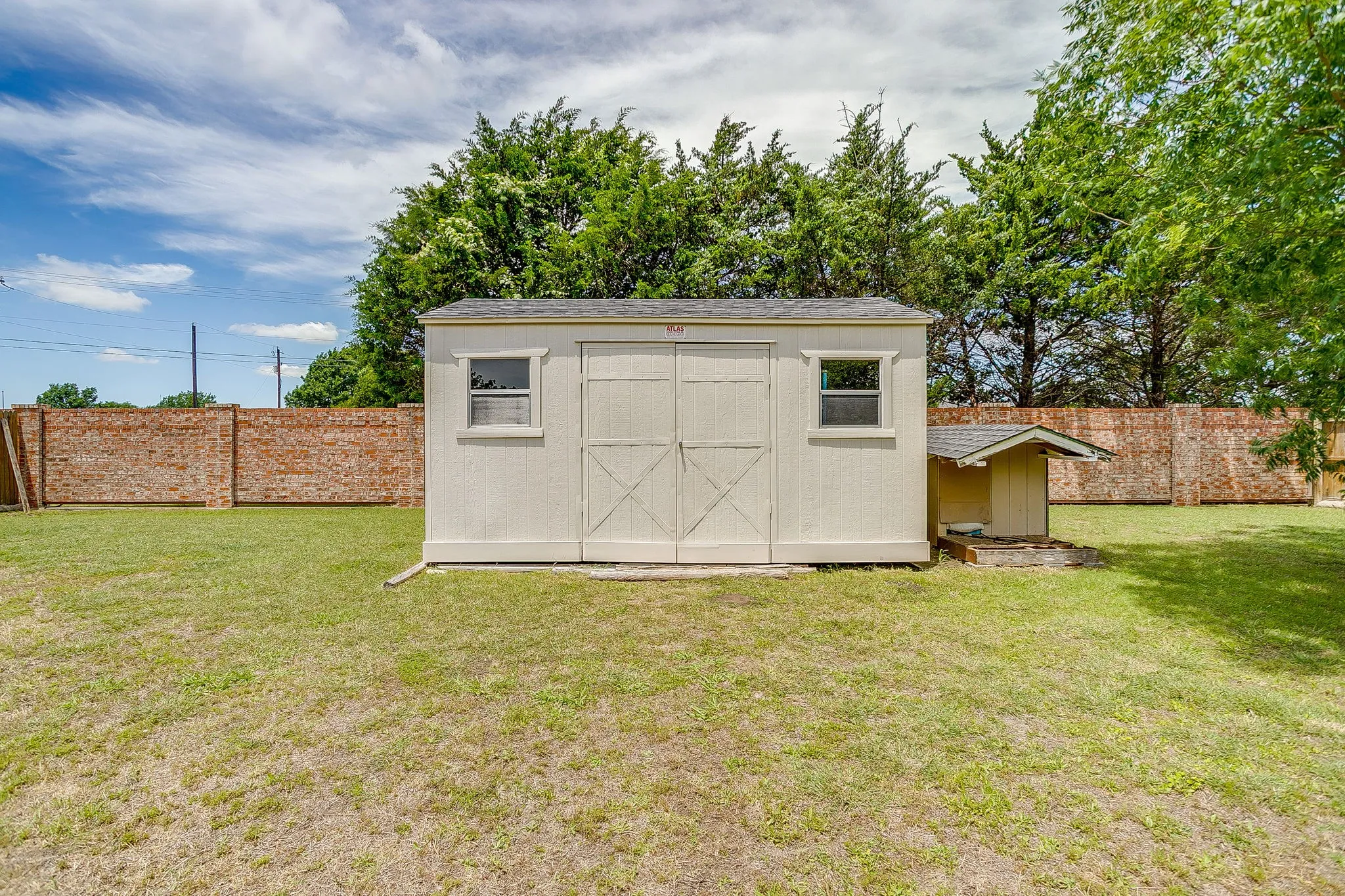 Single Family Residence For Sale in Dallas County , 1607 Willow Lane, Cedar Hill, Texas 75104, 4 Bedroom, 3 Bathroom, 2 Garage spaces, 3,277 Sqft, built in 2005, mls#21266204, Real Estate Agent in Cedar Hill, Homes For Sale in Dallas county, Homes For Sale in Cedar Hill, Realtor in Cedar Hill Texas, Real Estate Brokerage Independent Realty Texas, Luminita Cordes Realtor