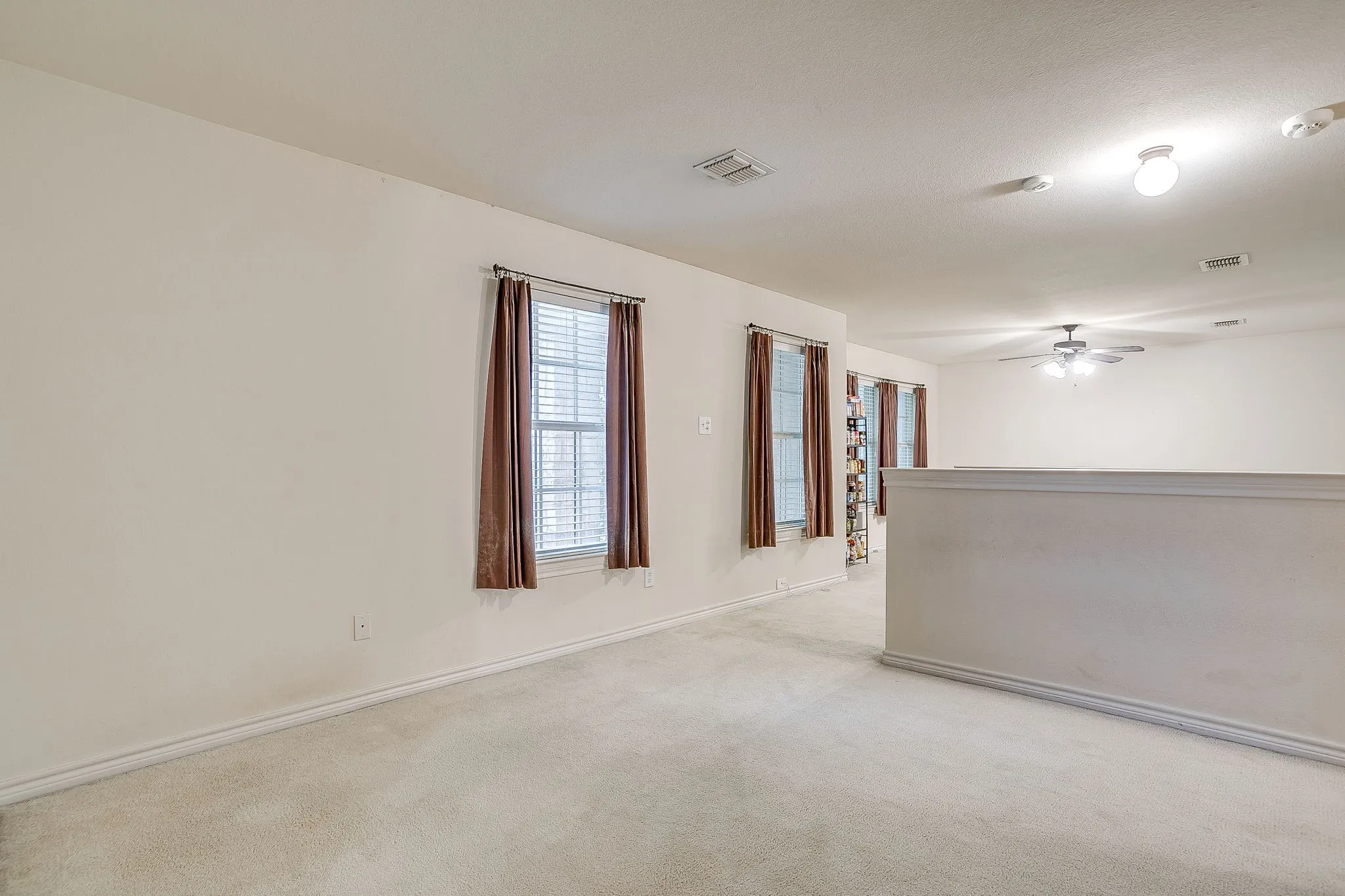 Single Family Residence For Sale in Dallas County , 1607 Willow Lane, Cedar Hill, Texas 75104, 4 Bedroom, 3 Bathroom, 2 Garage spaces, 3,277 Sqft, built in 2005, mls#21266204, Real Estate Agent in Cedar Hill, Homes For Sale in Dallas county, Homes For Sale in Cedar Hill, Realtor in Cedar Hill Texas, Real Estate Brokerage Independent Realty Texas, Luminita Cordes Realtor