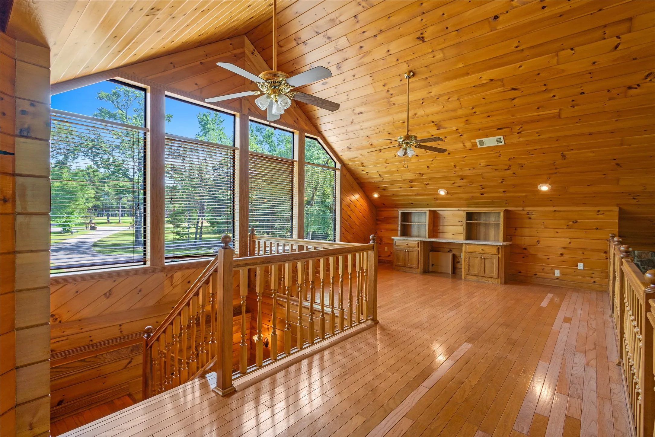 Single Family Residence For Sale in Wood County , 660 County Road 1503, Alba, Texas 75410, 3 Bedroom, 3 Bathroom, 4 Garage spaces, 3,044 Sqft, built in 2002, Price $699,000, mls#21287929, Real Estate Agent in Alba, Homes For Sale in Wood county, Homes For Sale in Alba, Realtor in Alba Texas, Real Estate Brokerage Independent Realty Texas, Luminita Cordes Realtor