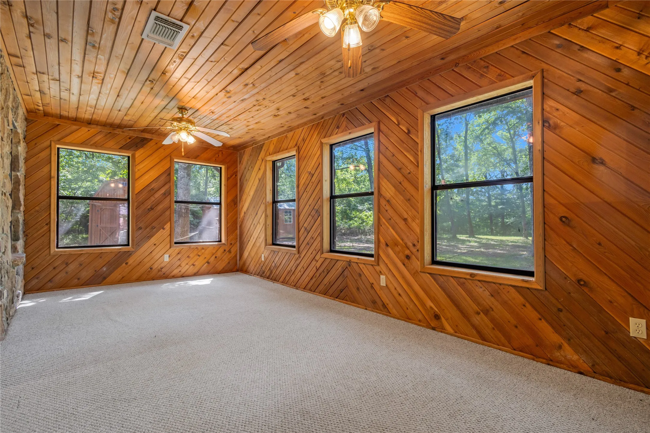 Single Family Residence For Sale in Wood County , 660 County Road 1503, Alba, Texas 75410, 3 Bedroom, 3 Bathroom, 4 Garage spaces, 3,044 Sqft, built in 2002, Price $699,000, mls#21287929, Real Estate Agent in Alba, Homes For Sale in Wood county, Homes For Sale in Alba, Realtor in Alba Texas, Real Estate Brokerage Independent Realty Texas, Luminita Cordes Realtor