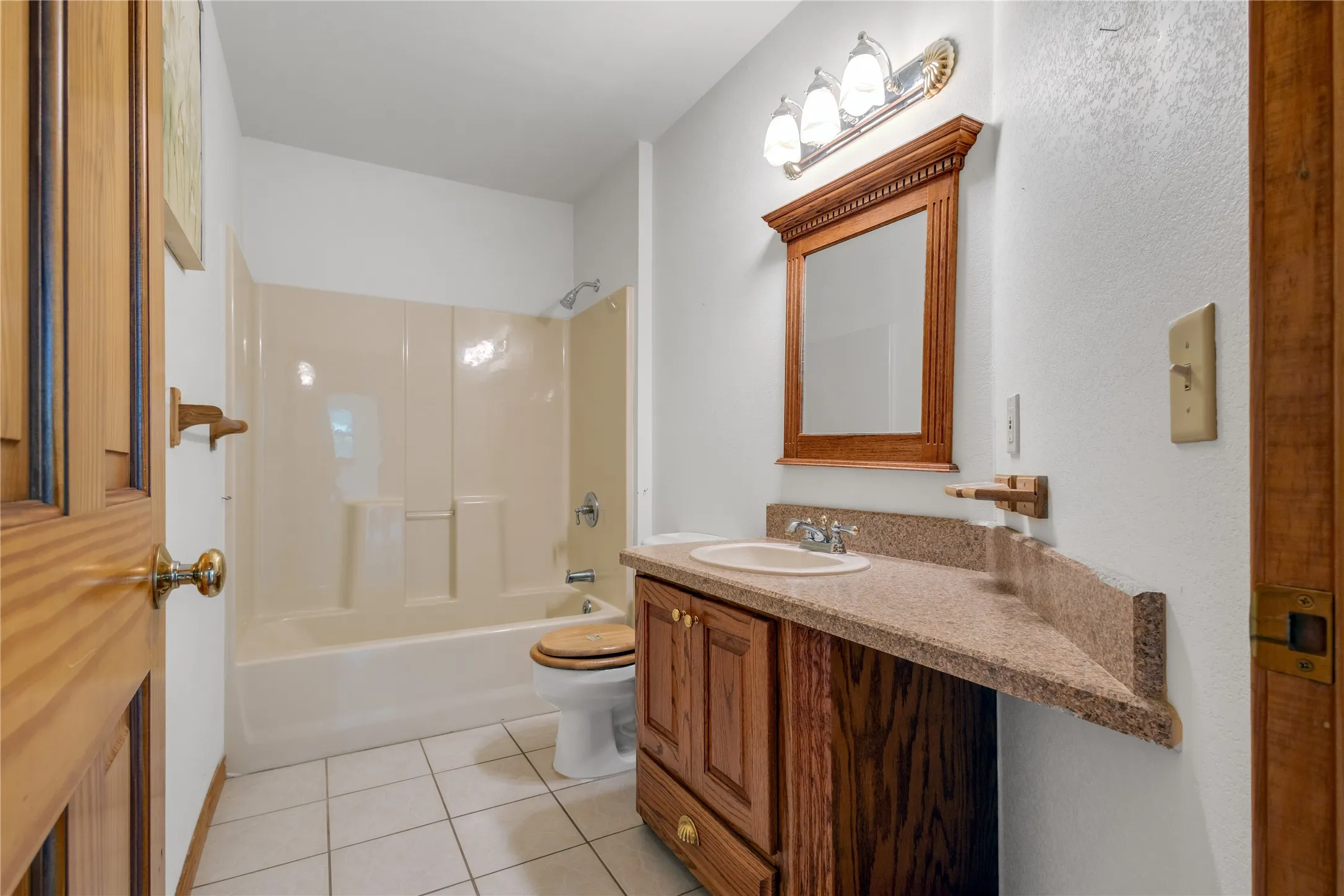 Single Family Residence For Sale in Wood County , 660 County Road 1503, Alba, Texas 75410, 3 Bedroom, 3 Bathroom, 4 Garage spaces, 3,044 Sqft, built in 2002, Price $699,000, mls#21287929, Real Estate Agent in Alba, Homes For Sale in Wood county, Homes For Sale in Alba, Realtor in Alba Texas, Real Estate Brokerage Independent Realty Texas, Luminita Cordes Realtor
