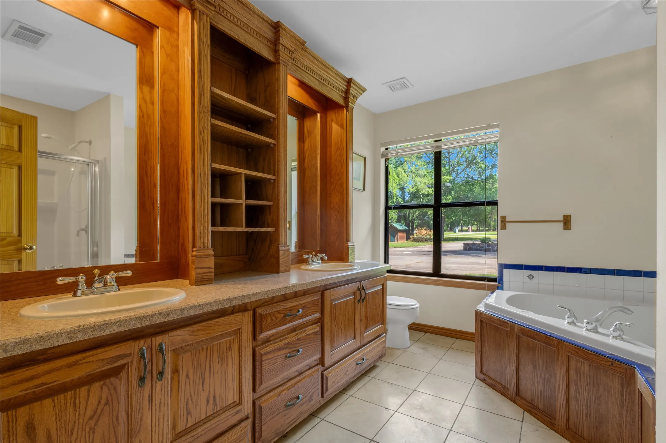 Single Family Residence For Sale in Wood County , 660 County Road 1503, Alba, Texas 75410, 3 Bedroom, 3 Bathroom, 4 Garage spaces, 3,044 Sqft, built in 2002, Price $699,000, mls#21287929, Real Estate Agent in Alba, Homes For Sale in Wood county, Homes For Sale in Alba, Realtor in Alba Texas, Real Estate Brokerage Independent Realty Texas, Luminita Cordes Realtor