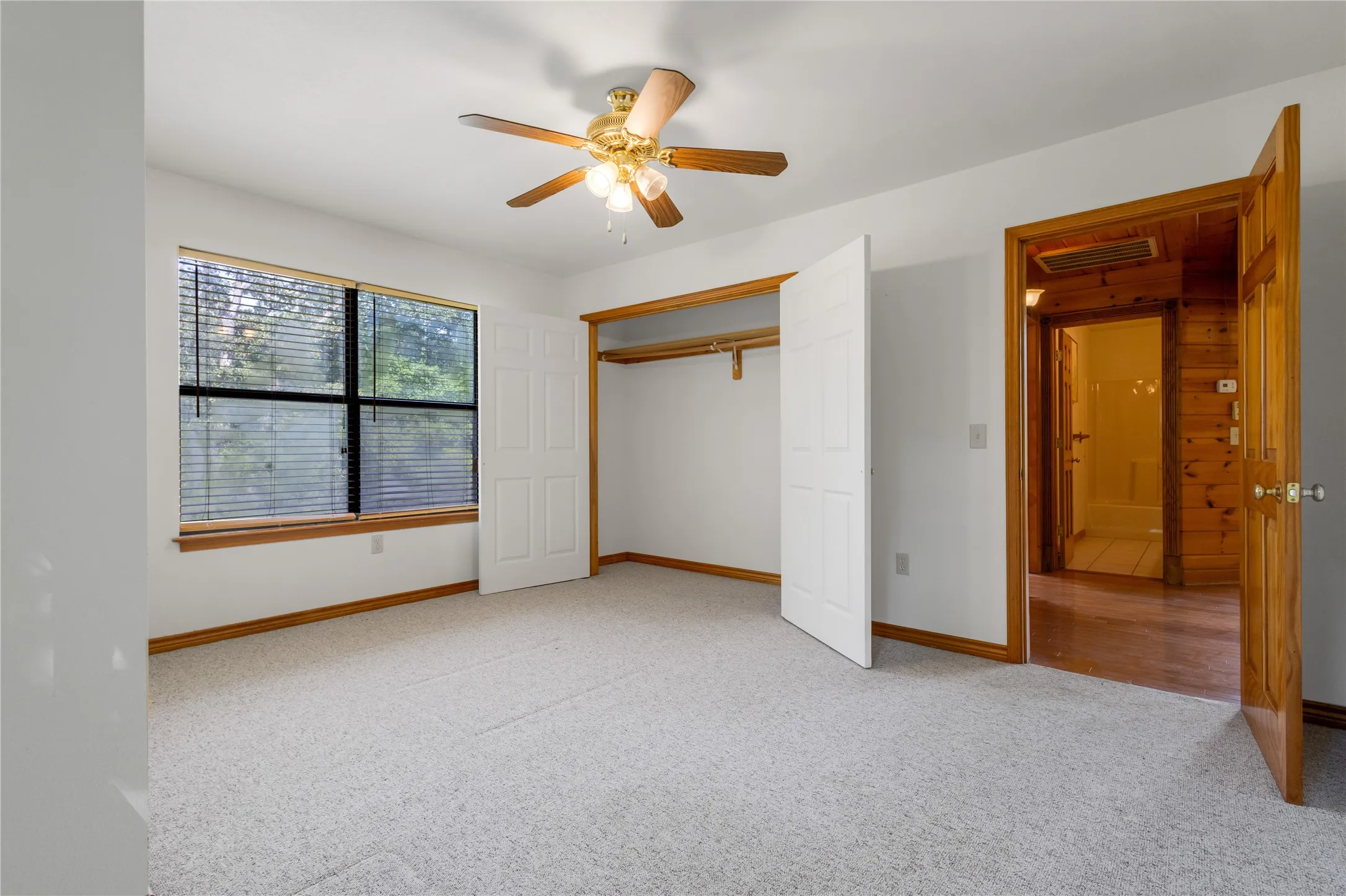 Single Family Residence For Sale in Wood County , 660 County Road 1503, Alba, Texas 75410, 3 Bedroom, 3 Bathroom, 4 Garage spaces, 3,044 Sqft, built in 2002, Price $699,000, mls#21287929, Real Estate Agent in Alba, Homes For Sale in Wood county, Homes For Sale in Alba, Realtor in Alba Texas, Real Estate Brokerage Independent Realty Texas, Luminita Cordes Realtor