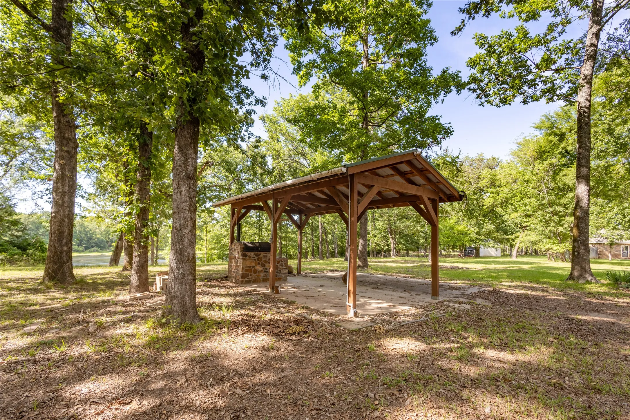 Single Family Residence For Sale in Wood County , 660 County Road 1503, Alba, Texas 75410, 3 Bedroom, 3 Bathroom, 4 Garage spaces, 3,044 Sqft, built in 2002, Price $699,000, mls#21287929, Real Estate Agent in Alba, Homes For Sale in Wood county, Homes For Sale in Alba, Realtor in Alba Texas, Real Estate Brokerage Independent Realty Texas, Luminita Cordes Realtor