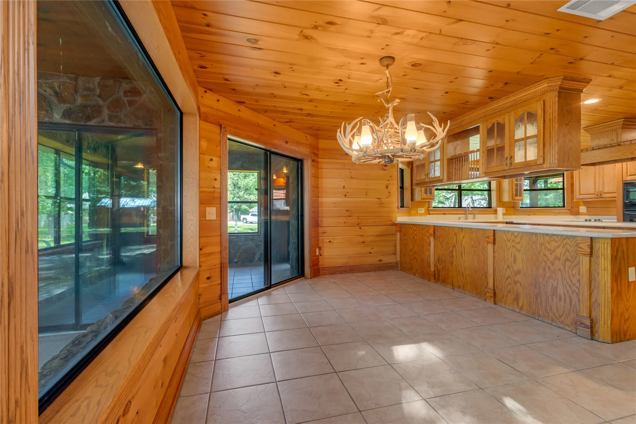 Single Family Residence For Sale in Wood County , 660 County Road 1503, Alba, Texas 75410, 3 Bedroom, 3 Bathroom, 4 Garage spaces, 3,044 Sqft, built in 2002, Price $699,000, mls#21287929, Real Estate Agent in Alba, Homes For Sale in Wood county, Homes For Sale in Alba, Realtor in Alba Texas, Real Estate Brokerage Independent Realty Texas, Luminita Cordes Realtor
