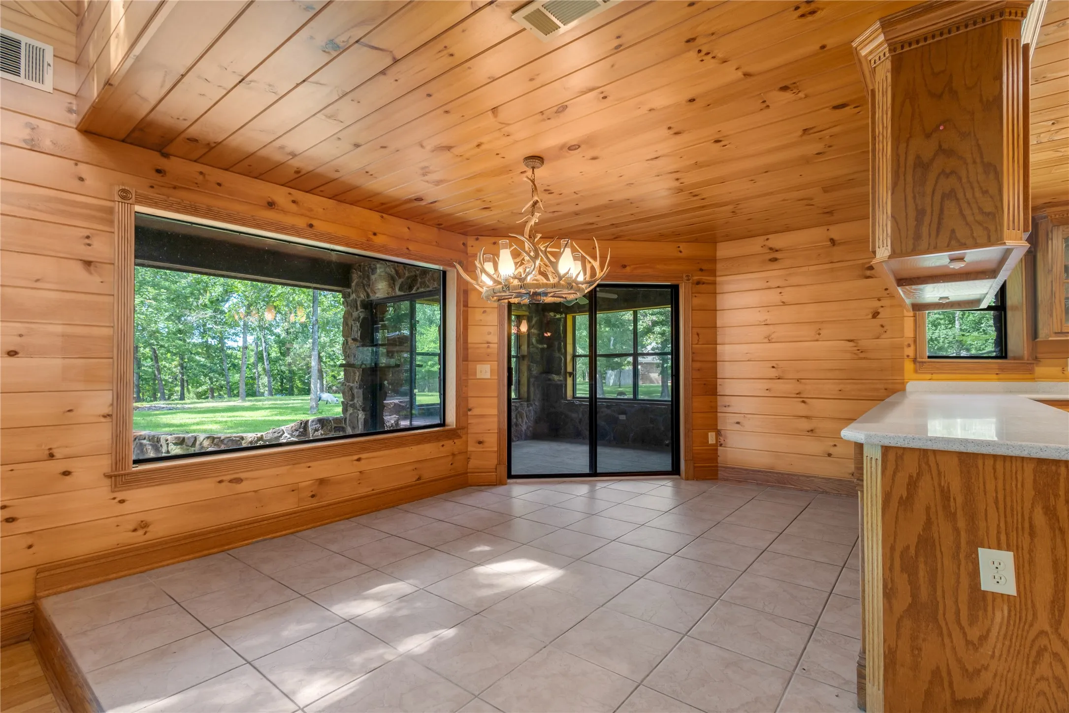 Single Family Residence For Sale in Wood County , 660 County Road 1503, Alba, Texas 75410, 3 Bedroom, 3 Bathroom, 4 Garage spaces, 3,044 Sqft, built in 2002, Price $699,000, mls#21287929, Real Estate Agent in Alba, Homes For Sale in Wood county, Homes For Sale in Alba, Realtor in Alba Texas, Real Estate Brokerage Independent Realty Texas, Luminita Cordes Realtor
