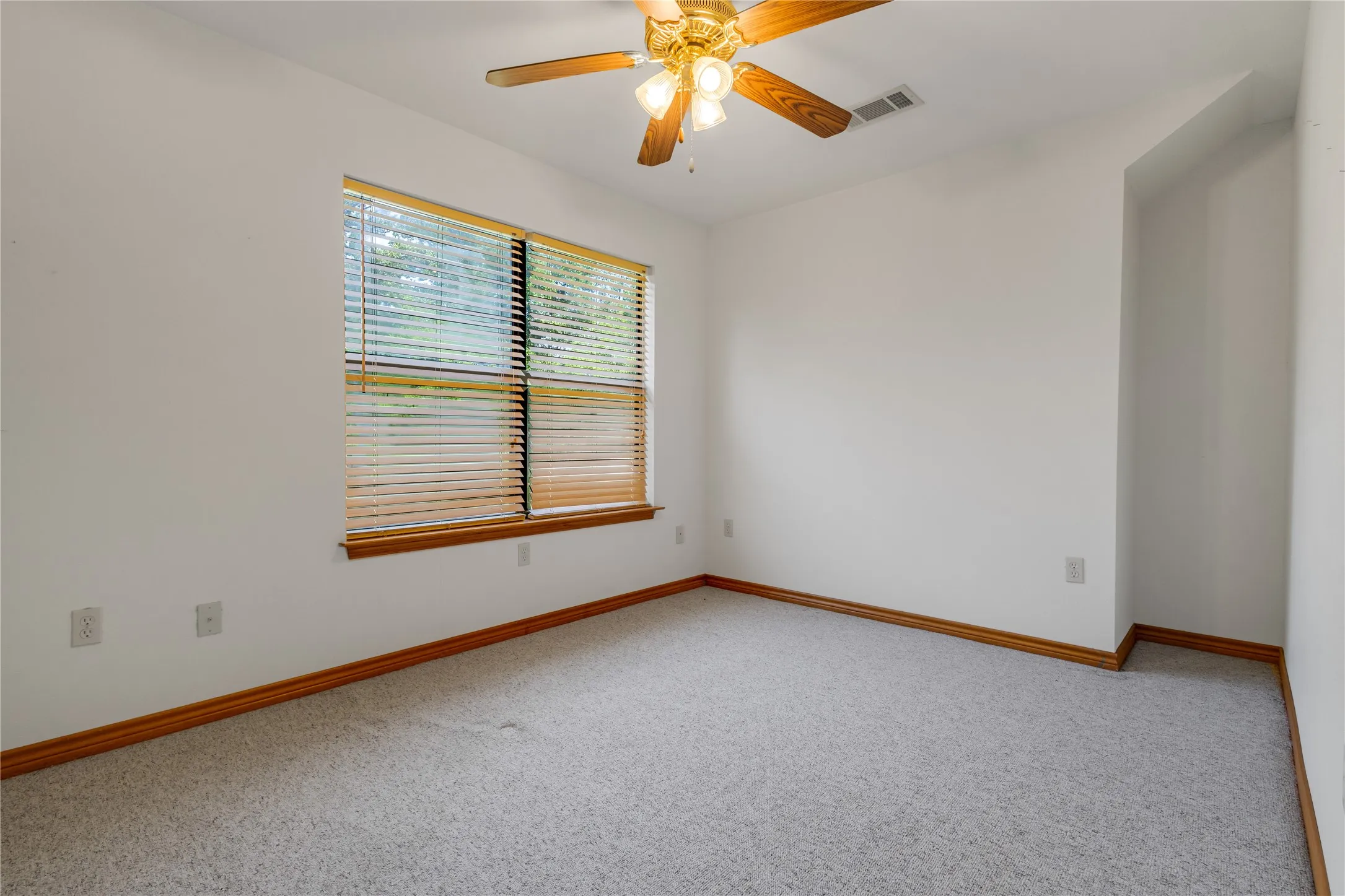 Single Family Residence For Sale in Wood County , 660 County Road 1503, Alba, Texas 75410, 3 Bedroom, 3 Bathroom, 4 Garage spaces, 3,044 Sqft, built in 2002, Price $699,000, mls#21287929, Real Estate Agent in Alba, Homes For Sale in Wood county, Homes For Sale in Alba, Realtor in Alba Texas, Real Estate Brokerage Independent Realty Texas, Luminita Cordes Realtor