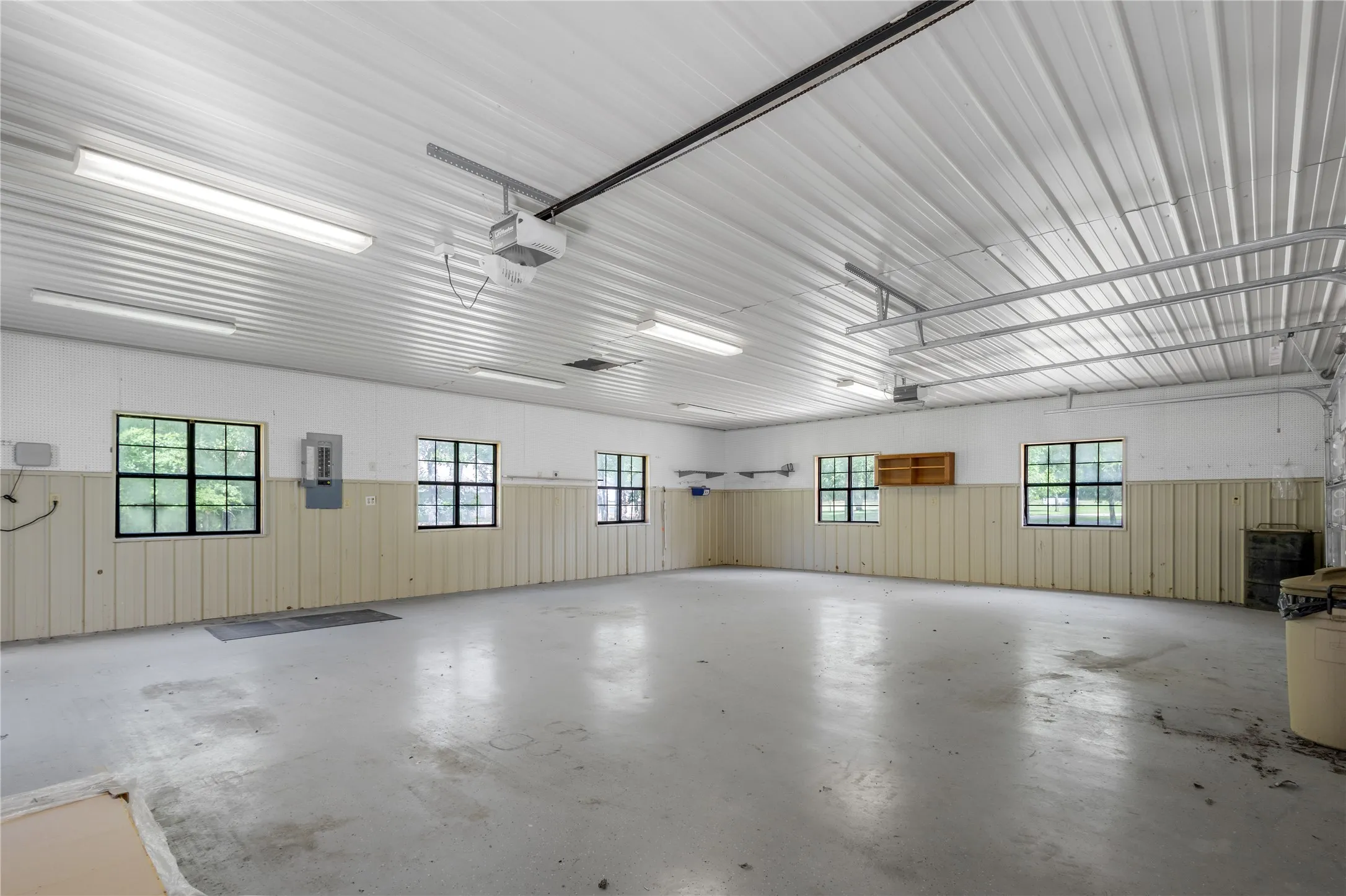 Single Family Residence For Sale in Wood County , 660 County Road 1503, Alba, Texas 75410, 3 Bedroom, 3 Bathroom, 4 Garage spaces, 3,044 Sqft, built in 2002, Price $699,000, mls#21287929, Real Estate Agent in Alba, Homes For Sale in Wood county, Homes For Sale in Alba, Realtor in Alba Texas, Real Estate Brokerage Independent Realty Texas, Luminita Cordes Realtor