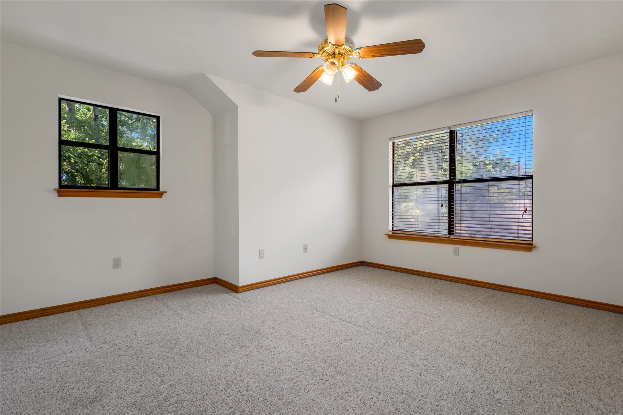 Single Family Residence For Sale in Wood County , 660 County Road 1503, Alba, Texas 75410, 3 Bedroom, 3 Bathroom, 4 Garage spaces, 3,044 Sqft, built in 2002, Price $699,000, mls#21287929, Real Estate Agent in Alba, Homes For Sale in Wood county, Homes For Sale in Alba, Realtor in Alba Texas, Real Estate Brokerage Independent Realty Texas, Luminita Cordes Realtor