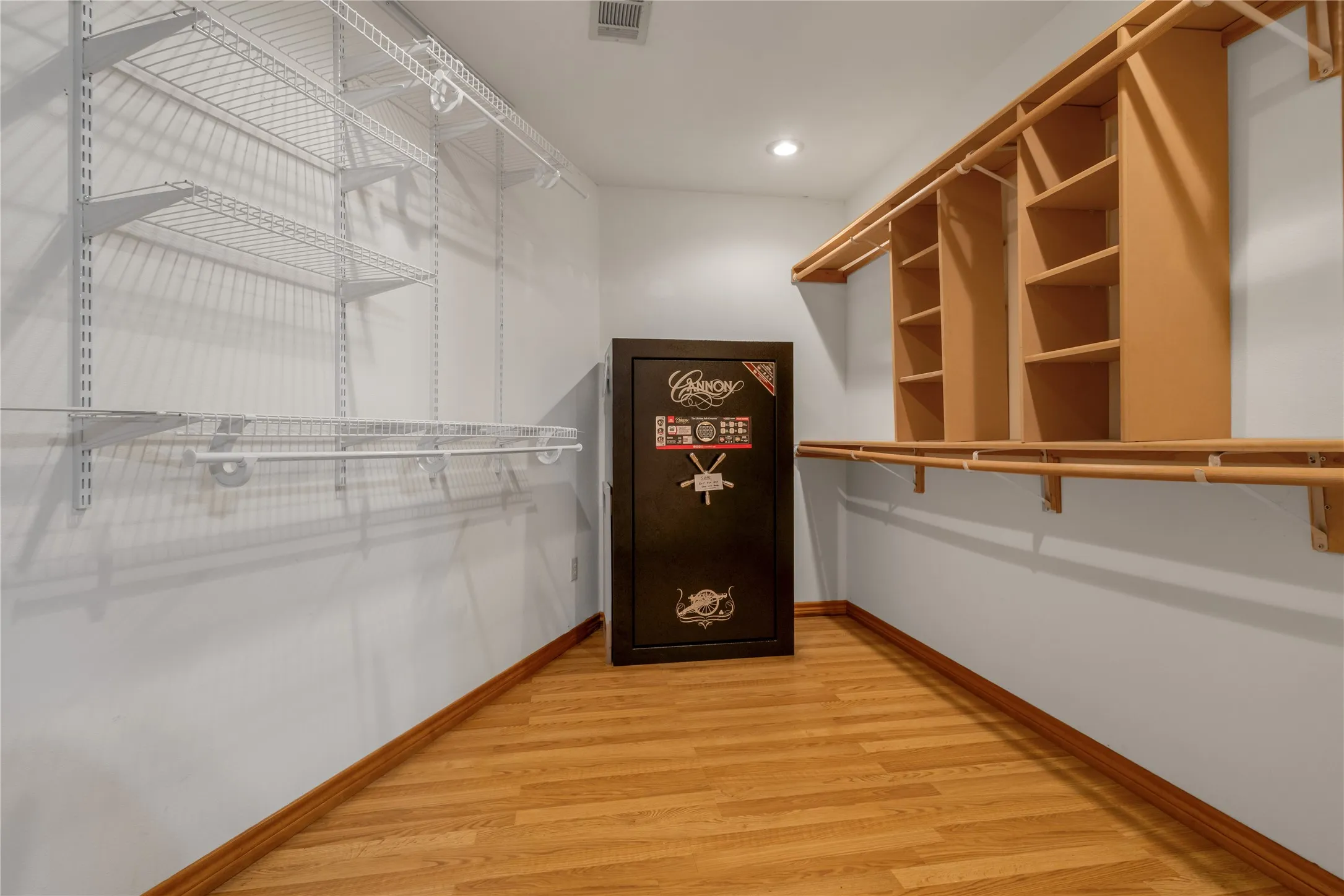 Single Family Residence For Sale in Wood County , 660 County Road 1503, Alba, Texas 75410, 3 Bedroom, 3 Bathroom, 4 Garage spaces, 3,044 Sqft, built in 2002, Price $699,000, mls#21287929, Real Estate Agent in Alba, Homes For Sale in Wood county, Homes For Sale in Alba, Realtor in Alba Texas, Real Estate Brokerage Independent Realty Texas, Luminita Cordes Realtor