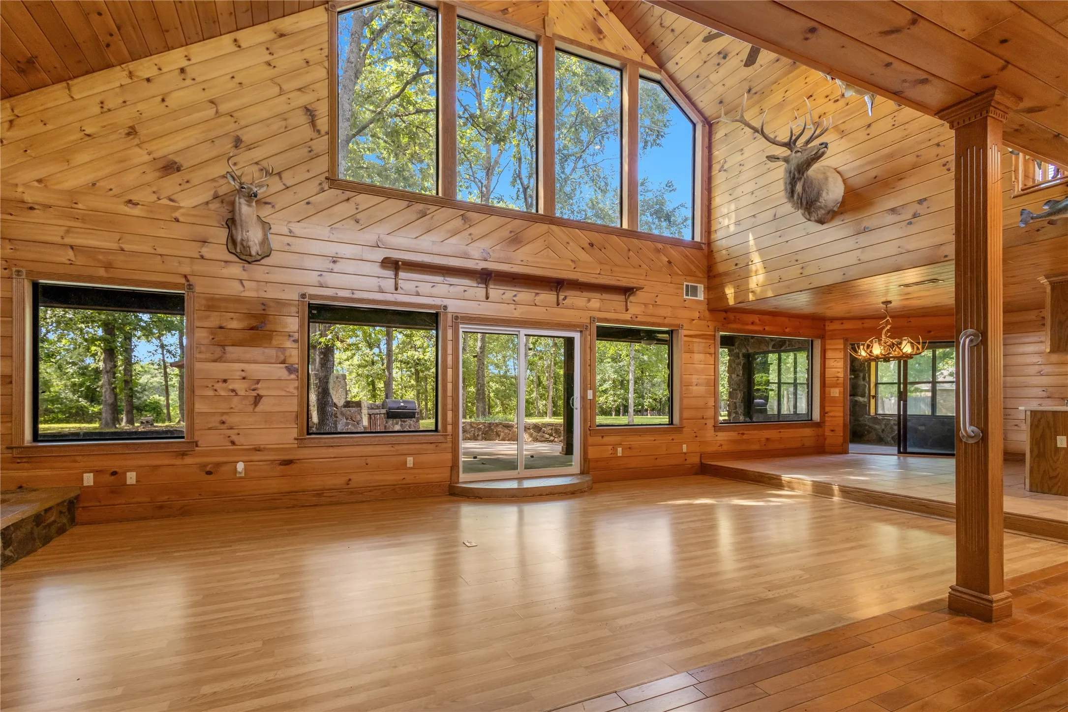 Single Family Residence For Sale in Wood County , 660 County Road 1503, Alba, Texas 75410, 3 Bedroom, 3 Bathroom, 4 Garage spaces, 3,044 Sqft, built in 2002, Price $699,000, mls#21287929, Real Estate Agent in Alba, Homes For Sale in Wood county, Homes For Sale in Alba, Realtor in Alba Texas, Real Estate Brokerage Independent Realty Texas, Luminita Cordes Realtor