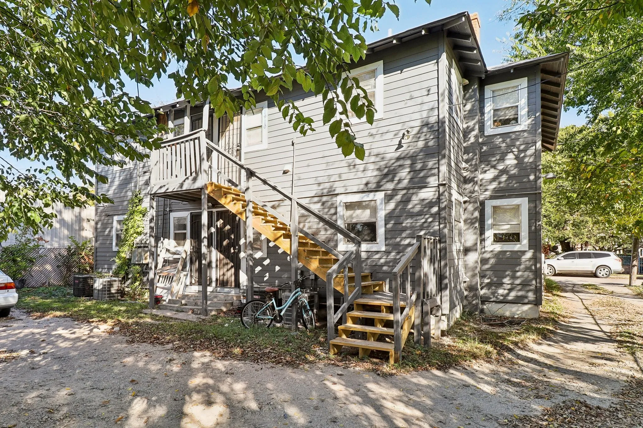 Apartment For Rent in Tarrant County , 1906 Grainger 1904, Fort Worth, Texas 76110, 1 Bedroom, 1 Bathroom, Garage spaces, 606 Sqft, built in 1922, Price $875, mls#21288153, Real Estate Agent in Fort Worth, Homes For Rent in Tarrant county, Homes For Rent in Fort Worth, Realtor in Fort Worth Texas, Real Estate Brokerage Independent Realty Texas, Luminita Cordes Realtor