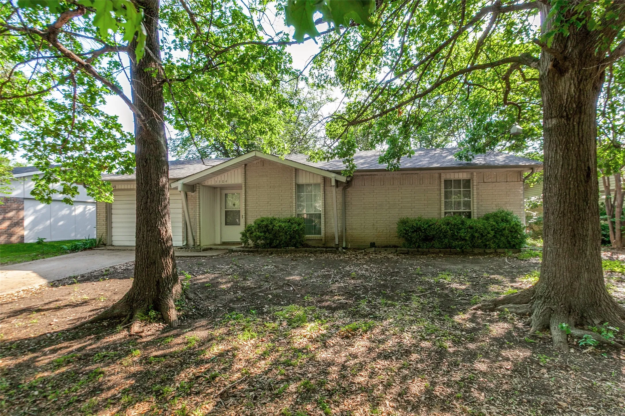 Single Family Residence For Sale in Collin County , 3304 Westminster Drive, Plano, Texas 75074, 3 Bedrooms, 2 Bathrooms, 1 Garage spaces, 1,313 Sqft, built in 1971, Price $315,000, mls#21288148, Real Estate Agent in Plano, Homes For Sale in Collin county, Homes For Sale in Plano, Realtor in Plano Texas, Real Estate Brokerage Independent Realty Texas, Luminita Cordes Realtor