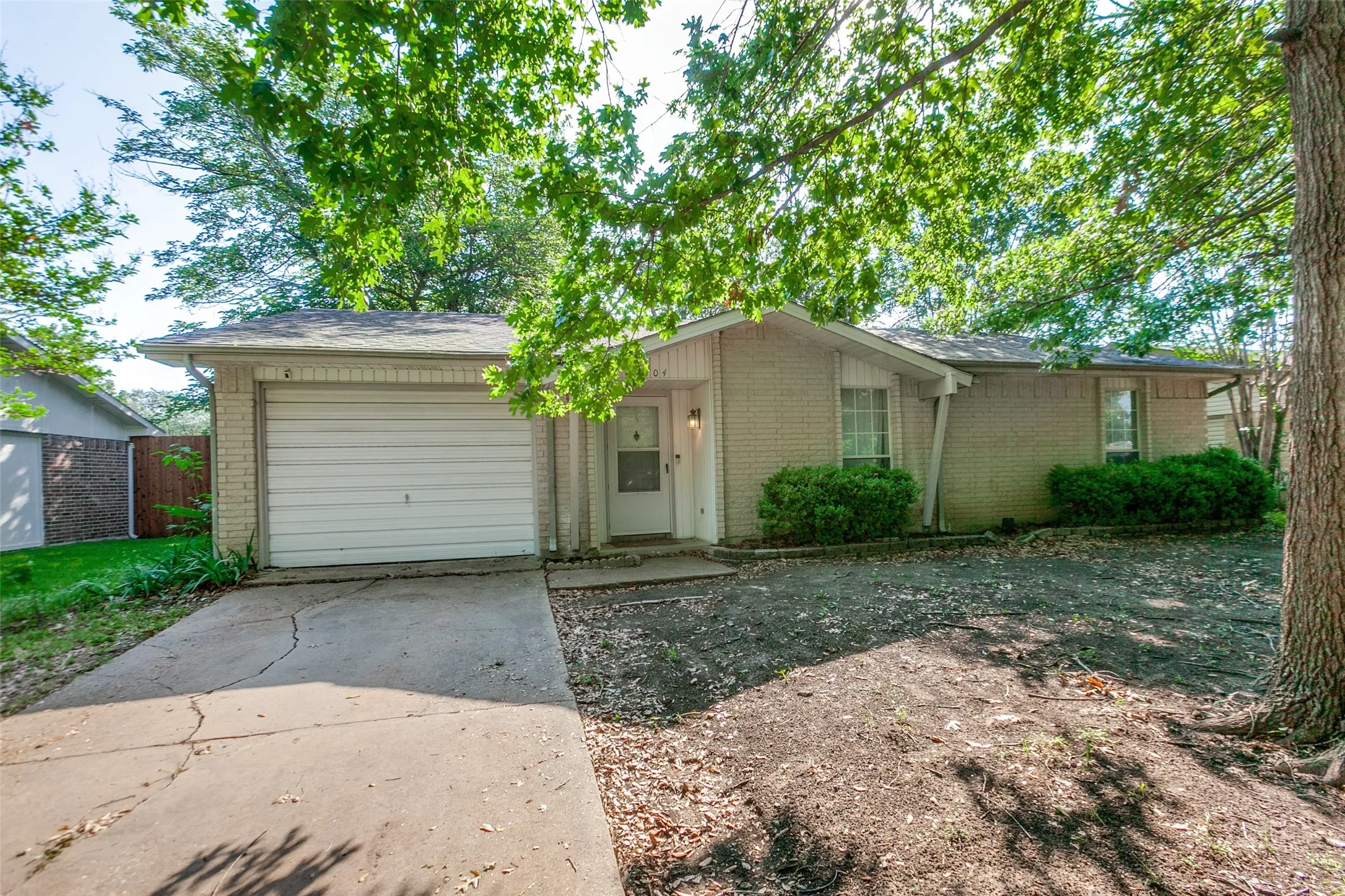 Single Family Residence For Sale in Collin County , 3304 Westminster Drive, Plano, Texas 75074, 3 Bedrooms, 2 Bathrooms, 1 Garage spaces, 1,313 Sqft, built in 1971, Price $315,000, mls#21288148, Real Estate Agent in Plano, Homes For Sale in Collin county, Homes For Sale in Plano, Realtor in Plano Texas, Real Estate Brokerage Independent Realty Texas, Luminita Cordes Realtor