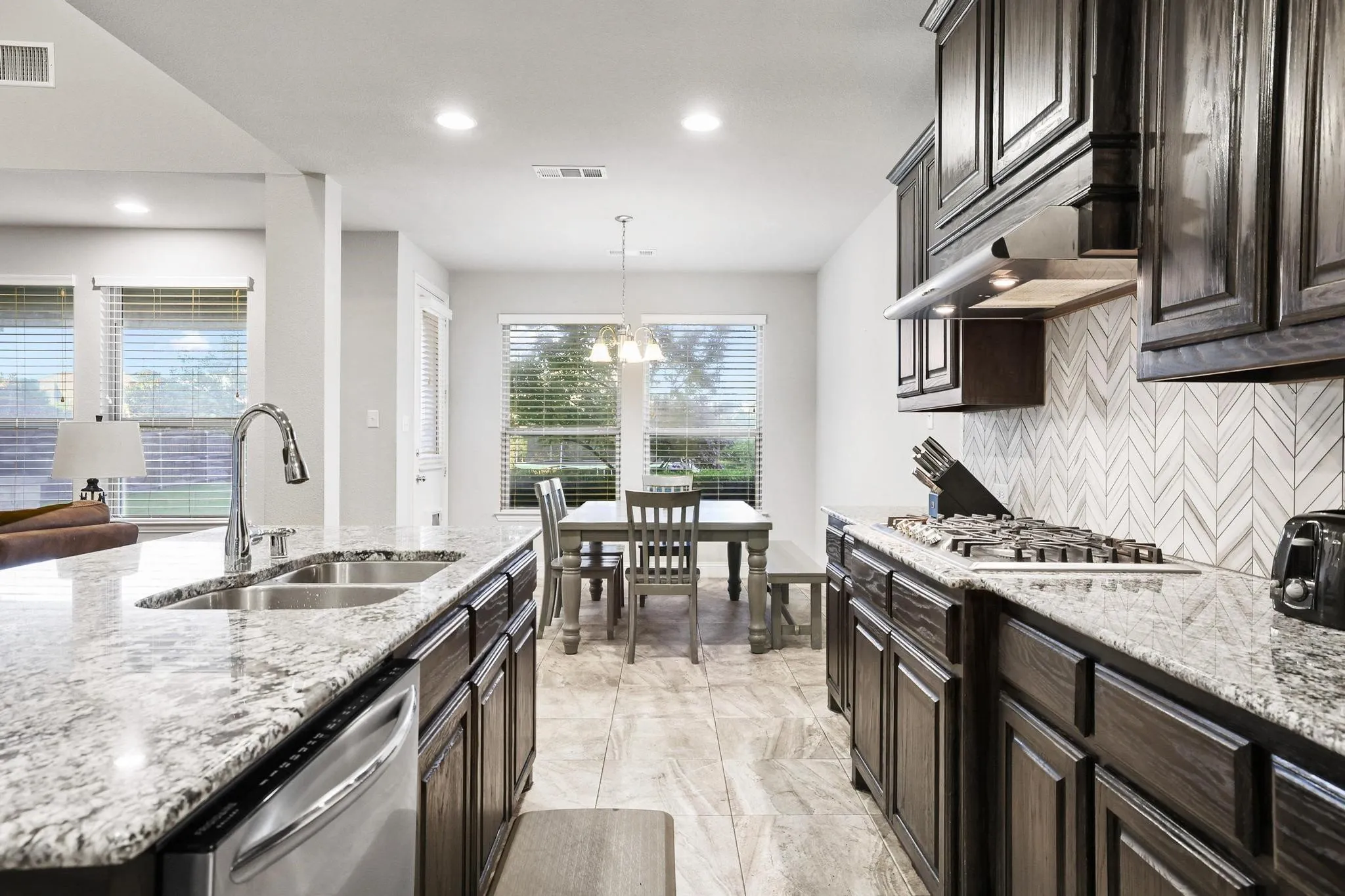 Single Family Residence For Sale in Collin County , 3500 Jersey Road, Melissa, Texas 75454, 5 Bedroom, 4 Bathroom, 3 Garage spaces, 3,687 Sqft, built in 2017, mls#21281064, Real Estate Agent in Melissa, Homes For Sale in Collin county, Homes For Sale in Melissa, Realtor in Melissa Texas, Real Estate Brokerage Independent Realty Texas, Luminita Cordes Realtor