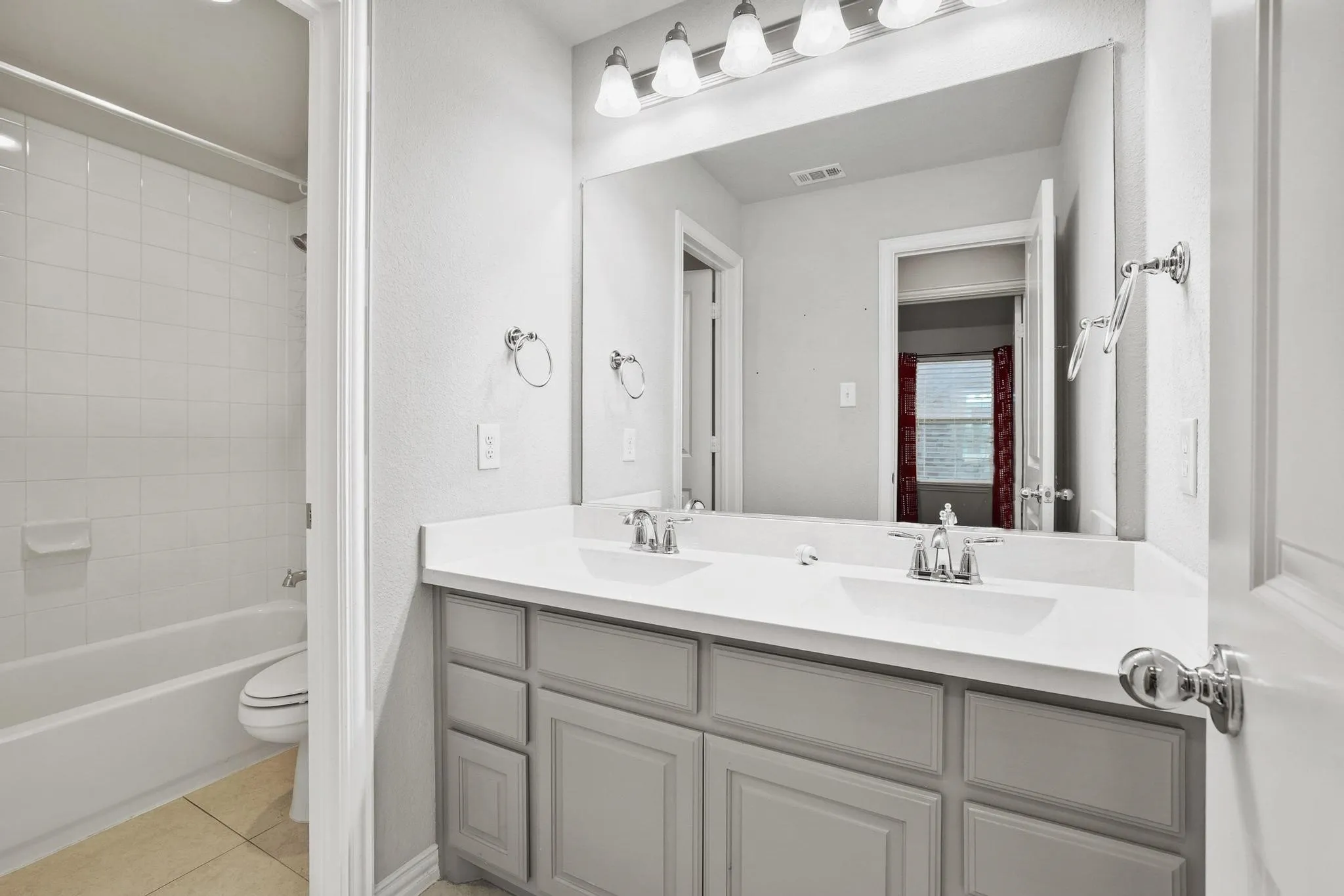 Single Family Residence For Sale in Collin County , 3500 Jersey Road, Melissa, Texas 75454, 5 Bedroom, 4 Bathroom, 3 Garage spaces, 3,687 Sqft, built in 2017, mls#21281064, Real Estate Agent in Melissa, Homes For Sale in Collin county, Homes For Sale in Melissa, Realtor in Melissa Texas, Real Estate Brokerage Independent Realty Texas, Luminita Cordes Realtor