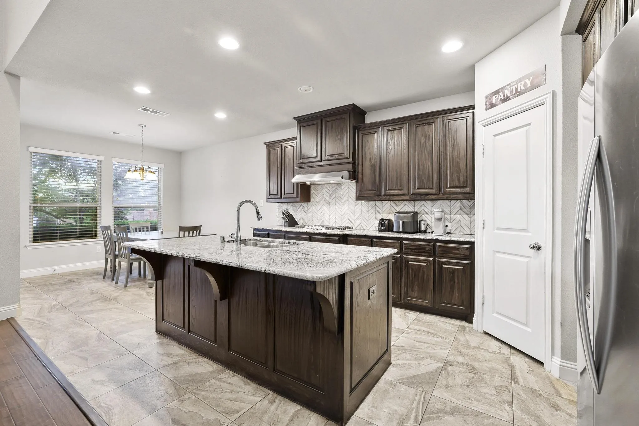 Single Family Residence For Sale in Collin County , 3500 Jersey Road, Melissa, Texas 75454, 5 Bedroom, 4 Bathroom, 3 Garage spaces, 3,687 Sqft, built in 2017, mls#21281064, Real Estate Agent in Melissa, Homes For Sale in Collin county, Homes For Sale in Melissa, Realtor in Melissa Texas, Real Estate Brokerage Independent Realty Texas, Luminita Cordes Realtor