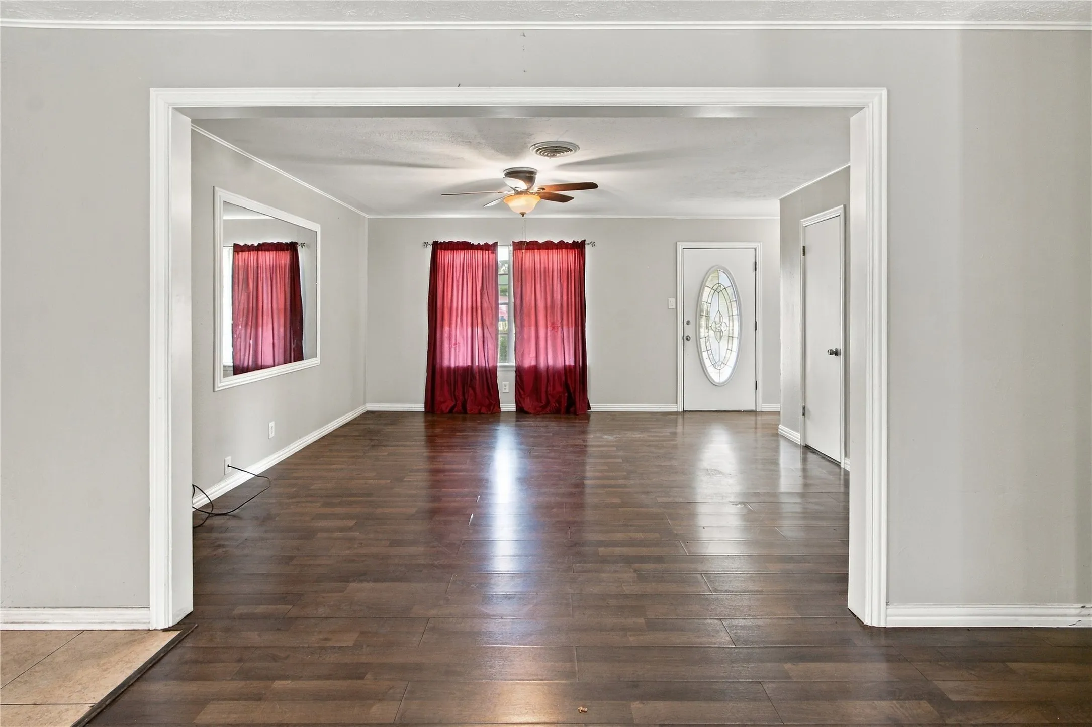 Single Family Residence For Sale in Grayson County , 121 S Imperial Drive, Denison, Texas 75020, 3 Bedroom, 2 Bathroom, 2 Garage spaces, 1,515 Sqft, built in 1964, mls#21288183, Real Estate Agent in Denison, Homes For Sale in Grayson county, Homes For Sale in Denison, Realtor in Denison Texas, Real Estate Brokerage Independent Realty Texas, Luminita Cordes Realtor