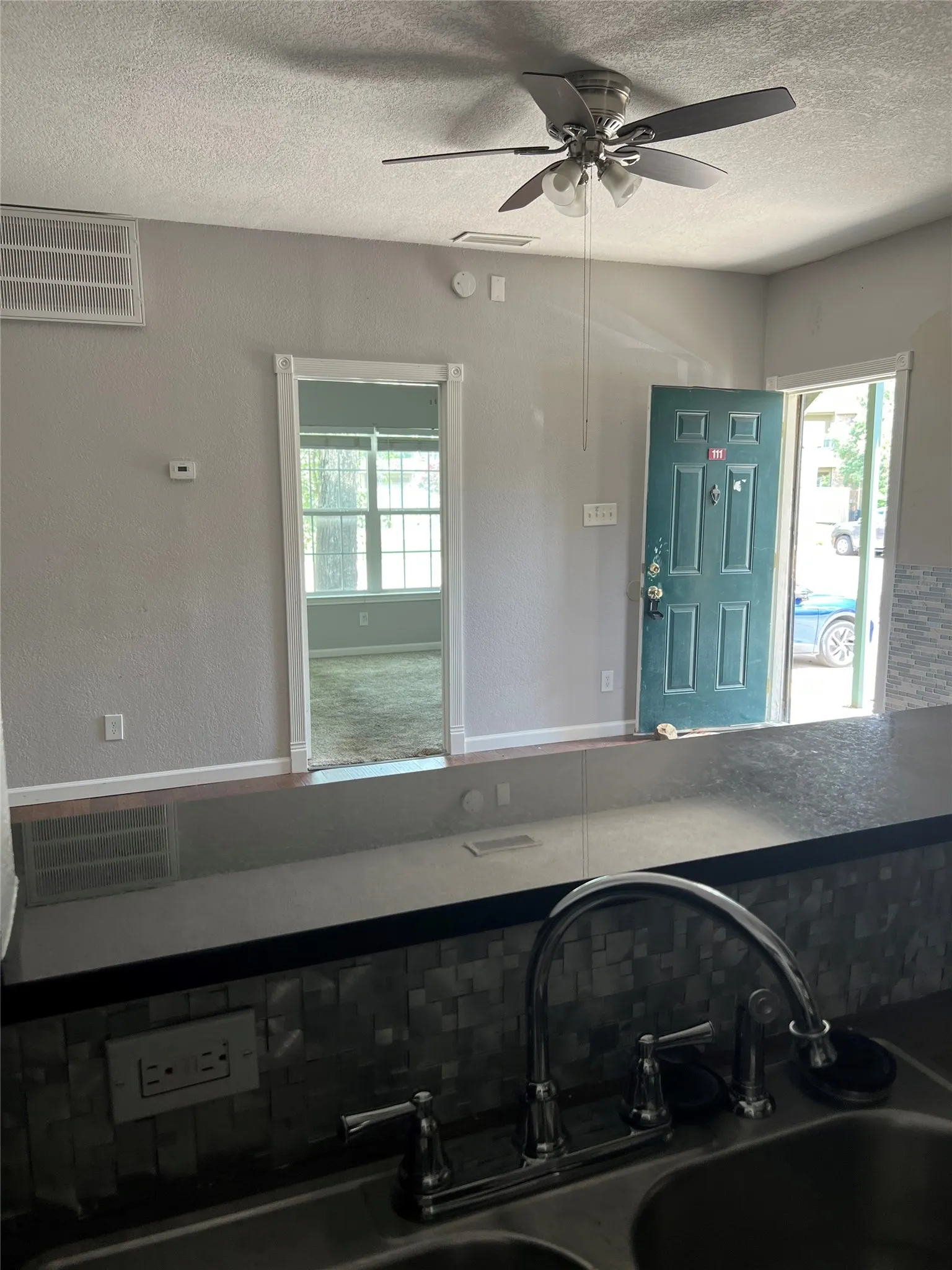 Condominium For Sale in Dallas County , 4101 Esters Road 111, Irving, Texas 75038, 1 Bedroom, 1 Bathroom, Garage spaces, 485 Sqft, built in 1984, mls#21288212, Real Estate Agent in Irving, Homes For Sale in Dallas county, Homes For Sale in Irving, Realtor in Irving Texas, Real Estate Brokerage Independent Realty Texas, Luminita Cordes Realtor