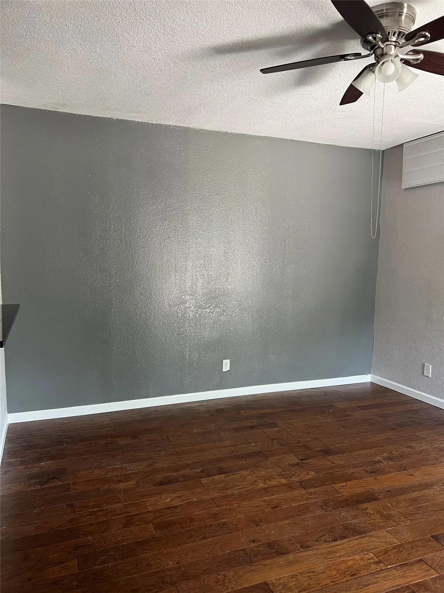 Condominium For Sale in Dallas County , 4101 Esters Road 111, Irving, Texas 75038, 1 Bedroom, 1 Bathroom, Garage spaces, 485 Sqft, built in 1984, mls#21288212, Real Estate Agent in Irving, Homes For Sale in Dallas county, Homes For Sale in Irving, Realtor in Irving Texas, Real Estate Brokerage Independent Realty Texas, Luminita Cordes Realtor