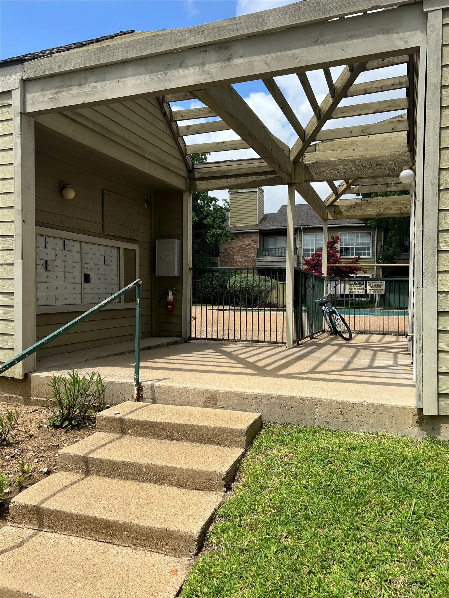 Condominium For Sale in Dallas County , 4101 Esters Road 111, Irving, Texas 75038, 1 Bedroom, 1 Bathroom, Garage spaces, 485 Sqft, built in 1984, mls#21288212, Real Estate Agent in Irving, Homes For Sale in Dallas county, Homes For Sale in Irving, Realtor in Irving Texas, Real Estate Brokerage Independent Realty Texas, Luminita Cordes Realtor