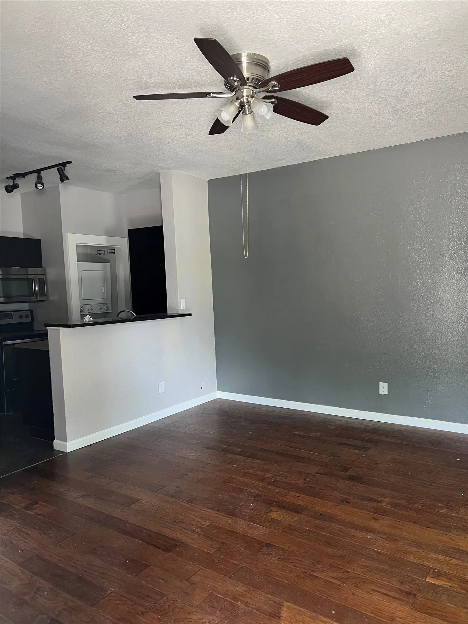 Condominium For Sale in Dallas County , 4101 Esters Road 111, Irving, Texas 75038, 1 Bedroom, 1 Bathroom, Garage spaces, 485 Sqft, built in 1984, mls#21288212, Real Estate Agent in Irving, Homes For Sale in Dallas county, Homes For Sale in Irving, Realtor in Irving Texas, Real Estate Brokerage Independent Realty Texas, Luminita Cordes Realtor