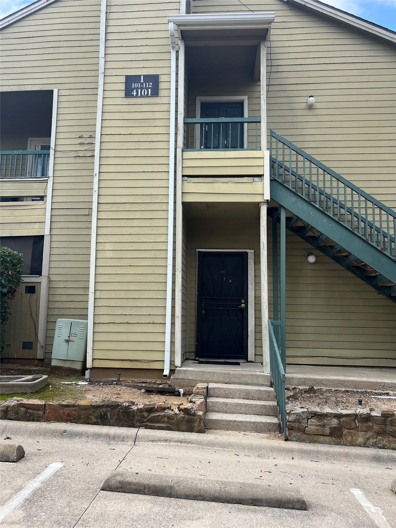Condominium For Sale in Dallas County , 4101 Esters Road 111, Irving, Texas 75038, 1 Bedroom, 1 Bathroom, Garage spaces, 485 Sqft, built in 1984, mls#21288212, Real Estate Agent in Irving, Homes For Sale in Dallas county, Homes For Sale in Irving, Realtor in Irving Texas, Real Estate Brokerage Independent Realty Texas, Luminita Cordes Realtor