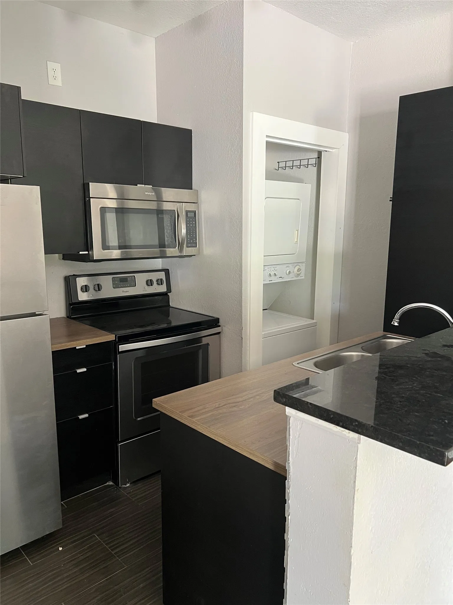 Condominium For Sale in Dallas County , 4101 Esters Road 111, Irving, Texas 75038, 1 Bedroom, 1 Bathroom, Garage spaces, 485 Sqft, built in 1984, mls#21288212, Real Estate Agent in Irving, Homes For Sale in Dallas county, Homes For Sale in Irving, Realtor in Irving Texas, Real Estate Brokerage Independent Realty Texas, Luminita Cordes Realtor