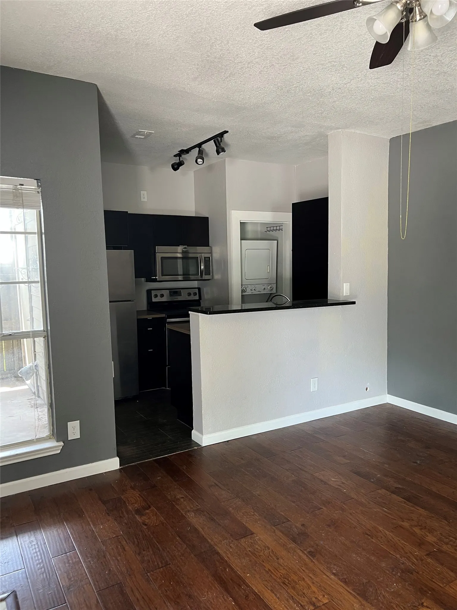 Condominium For Sale in Dallas County , 4101 Esters Road 111, Irving, Texas 75038, 1 Bedroom, 1 Bathroom, Garage spaces, 485 Sqft, built in 1984, mls#21288212, Real Estate Agent in Irving, Homes For Sale in Dallas county, Homes For Sale in Irving, Realtor in Irving Texas, Real Estate Brokerage Independent Realty Texas, Luminita Cordes Realtor