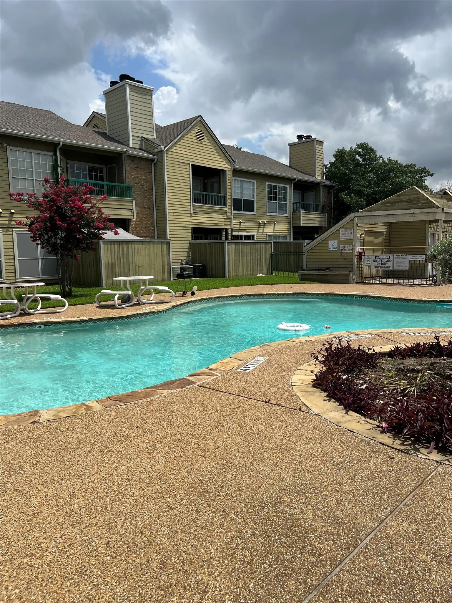 Condominium For Sale in Dallas County , 4101 Esters Road 111, Irving, Texas 75038, 1 Bedroom, 1 Bathroom, Garage spaces, 485 Sqft, built in 1984, mls#21288212, Real Estate Agent in Irving, Homes For Sale in Dallas county, Homes For Sale in Irving, Realtor in Irving Texas, Real Estate Brokerage Independent Realty Texas, Luminita Cordes Realtor