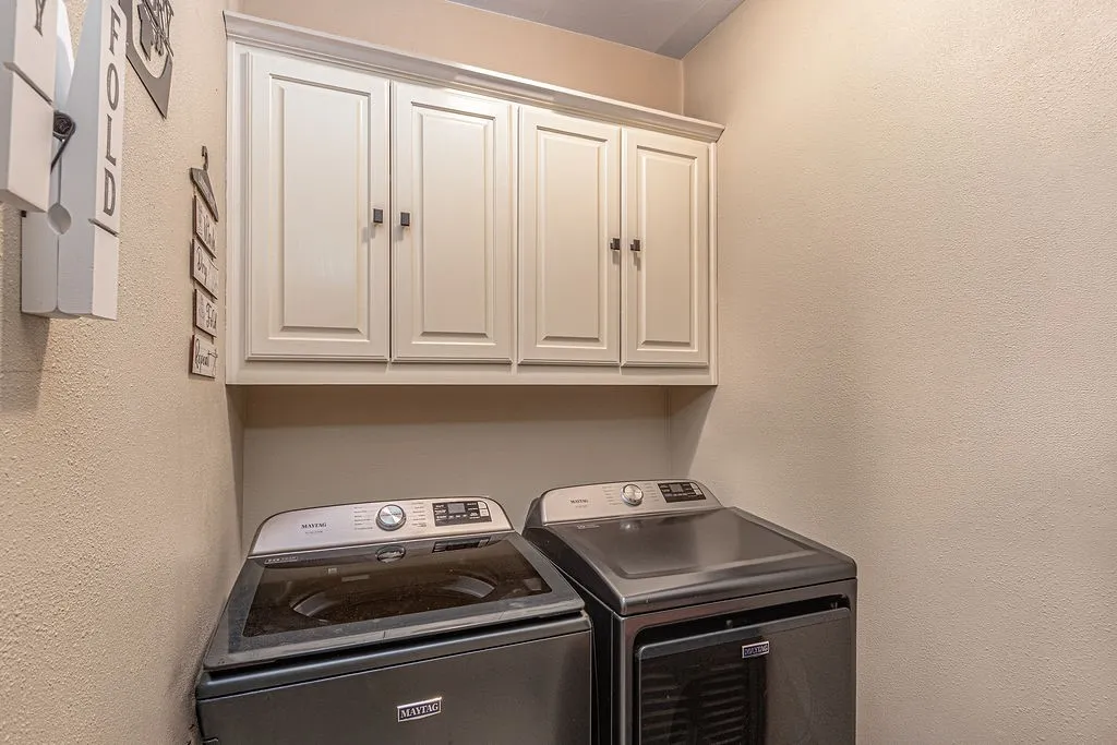 Single Family Residence For Sale in Kaufman County , 9789 S State Highway 34, Scurry, Texas 75158, 4 Bedroom, 2 Bathroom, 2 Garage spaces, 2,268 Sqft, built in 2004, mls#21287156, Real Estate Agent in Scurry, Homes For Sale in Kaufman county, Homes For Sale in Scurry, Realtor in Scurry Texas, Real Estate Brokerage Independent Realty Texas, Luminita Cordes Realtor