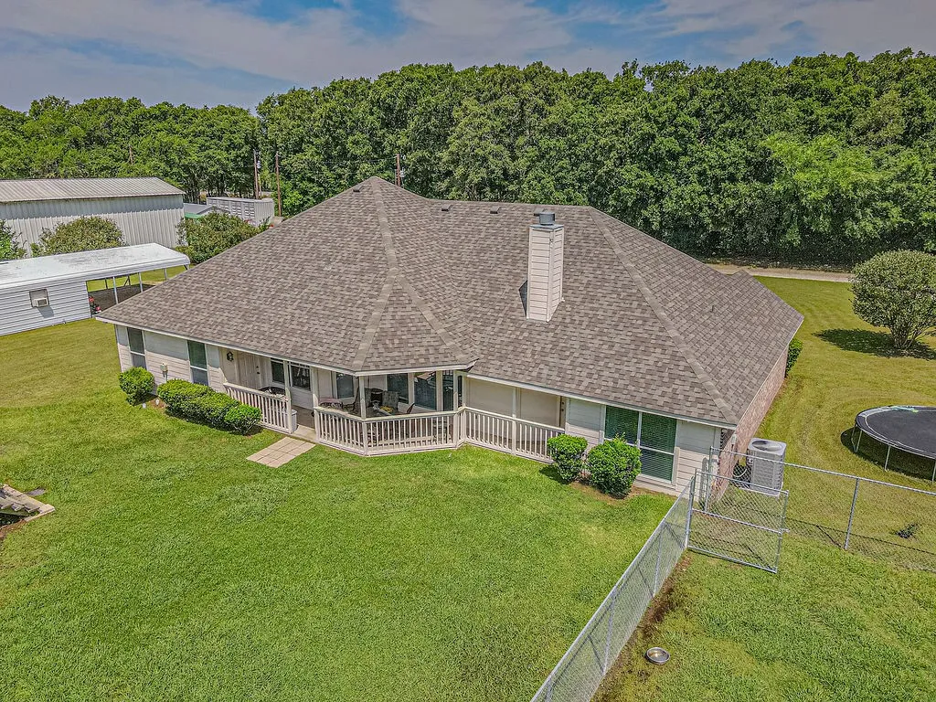 Single Family Residence For Sale in Kaufman County , 9789 S State Highway 34, Scurry, Texas 75158, 4 Bedroom, 2 Bathroom, 2 Garage spaces, 2,268 Sqft, built in 2004, mls#21287156, Real Estate Agent in Scurry, Homes For Sale in Kaufman county, Homes For Sale in Scurry, Realtor in Scurry Texas, Real Estate Brokerage Independent Realty Texas, Luminita Cordes Realtor