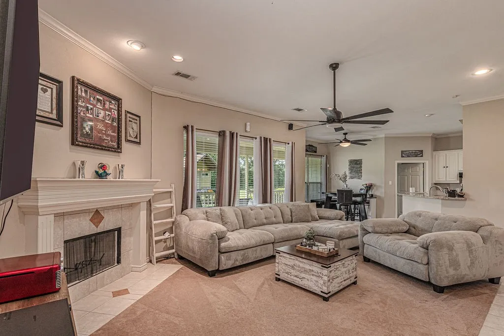 Single Family Residence For Sale in Kaufman County , 9789 S State Highway 34, Scurry, Texas 75158, 4 Bedroom, 2 Bathroom, 2 Garage spaces, 2,268 Sqft, built in 2004, mls#21287156, Real Estate Agent in Scurry, Homes For Sale in Kaufman county, Homes For Sale in Scurry, Realtor in Scurry Texas, Real Estate Brokerage Independent Realty Texas, Luminita Cordes Realtor