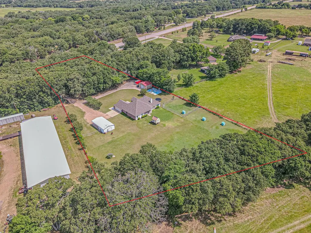Single Family Residence For Sale in Kaufman County , 9789 S State Highway 34, Scurry, Texas 75158, 4 Bedroom, 2 Bathroom, 2 Garage spaces, 2,268 Sqft, built in 2004, mls#21287156, Real Estate Agent in Scurry, Homes For Sale in Kaufman county, Homes For Sale in Scurry, Realtor in Scurry Texas, Real Estate Brokerage Independent Realty Texas, Luminita Cordes Realtor