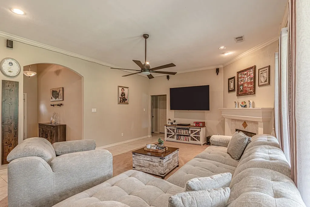 Single Family Residence For Sale in Kaufman County , 9789 S State Highway 34, Scurry, Texas 75158, 4 Bedroom, 2 Bathroom, 2 Garage spaces, 2,268 Sqft, built in 2004, mls#21287156, Real Estate Agent in Scurry, Homes For Sale in Kaufman county, Homes For Sale in Scurry, Realtor in Scurry Texas, Real Estate Brokerage Independent Realty Texas, Luminita Cordes Realtor